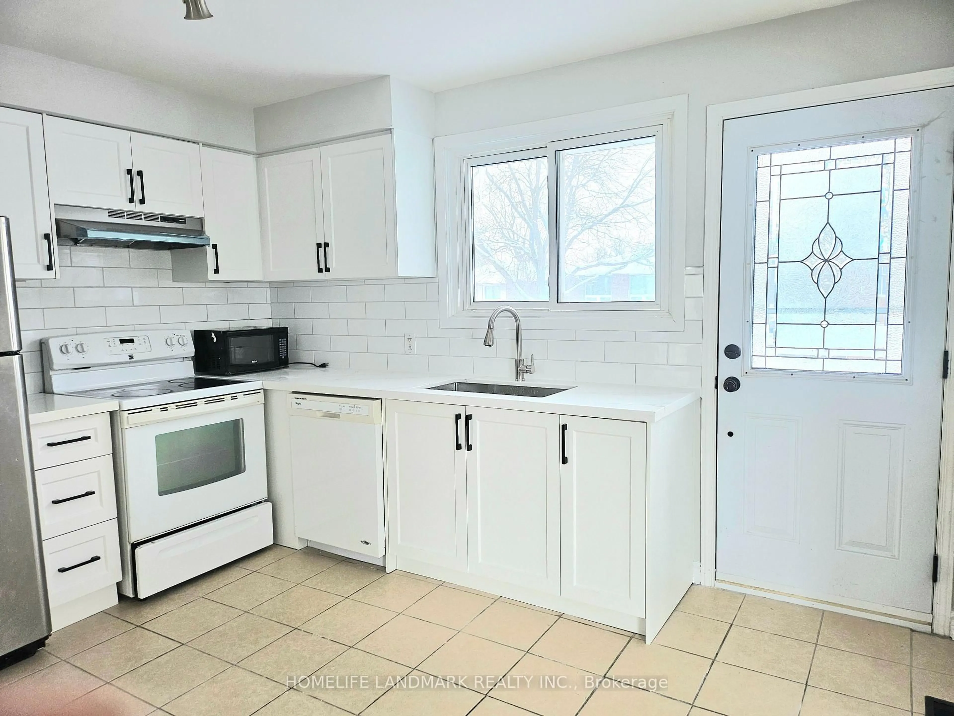 Standard kitchen, ceramic/tile floor for 7116 Centennial St, Niagara Falls Ontario L2G 2Z1