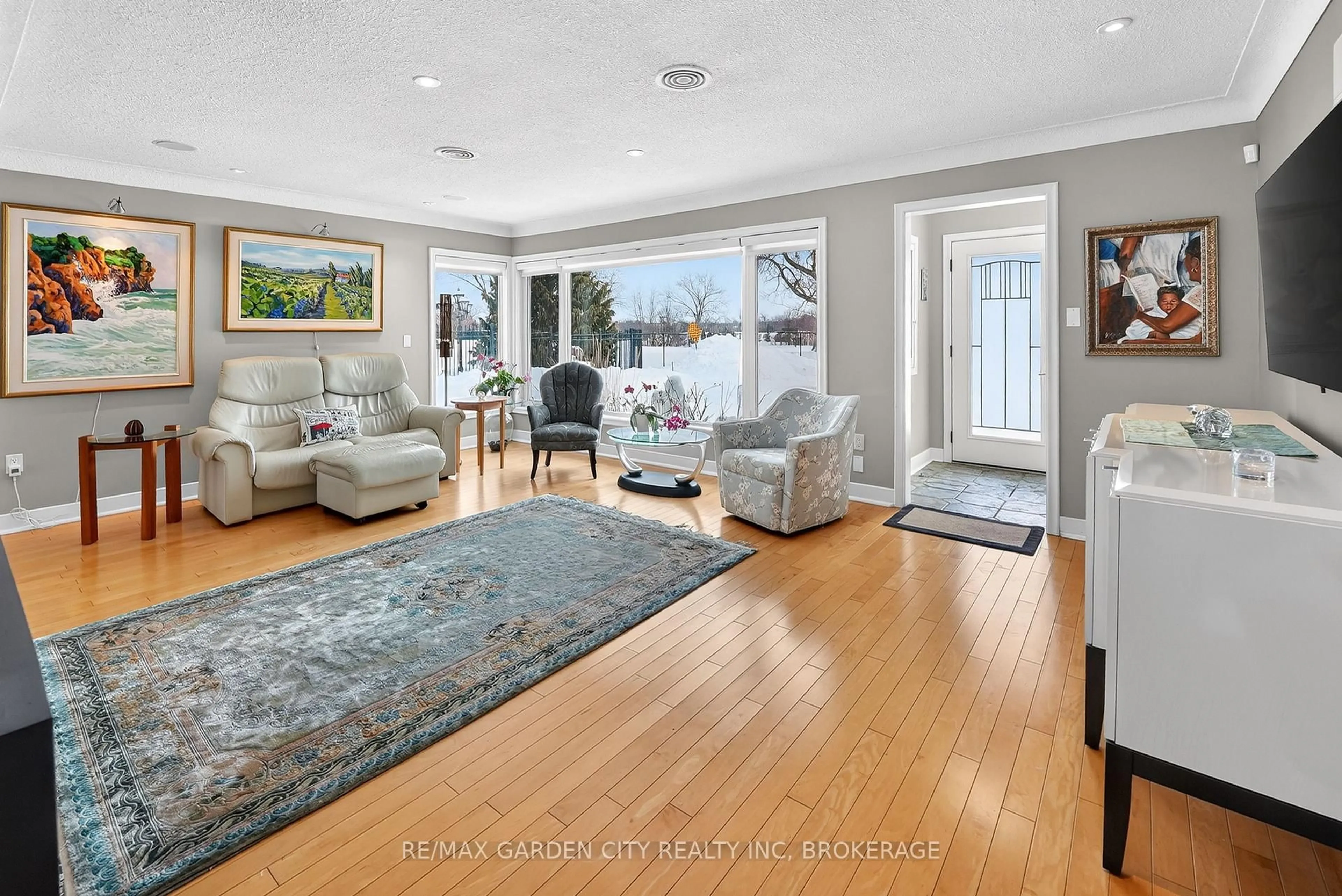 Living room with furniture, unknown for 112 Riverdale Dr, St. Catharines Ontario L2R 4B9