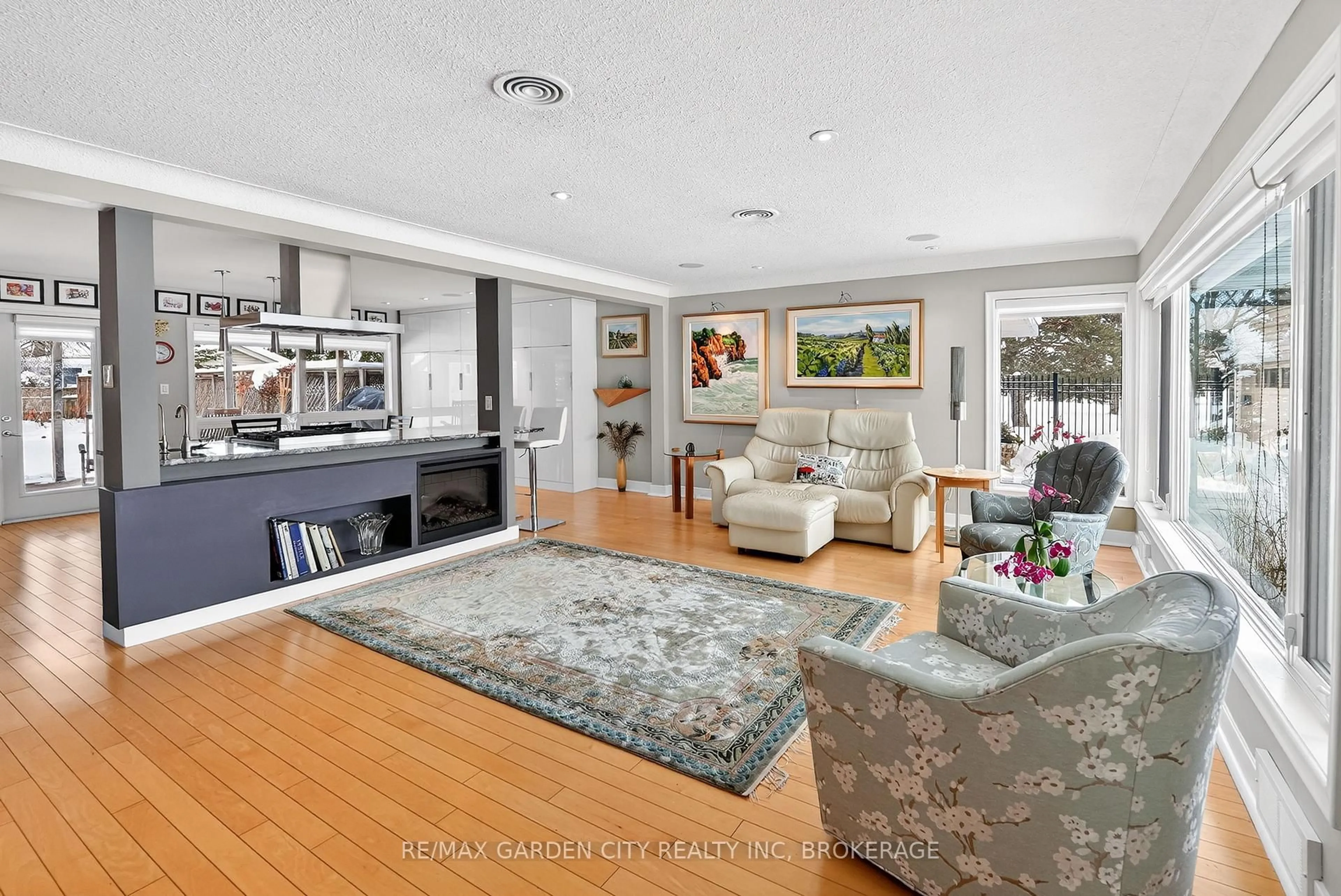 Living room with furniture, unknown for 112 Riverdale Dr, St. Catharines Ontario L2R 4B9