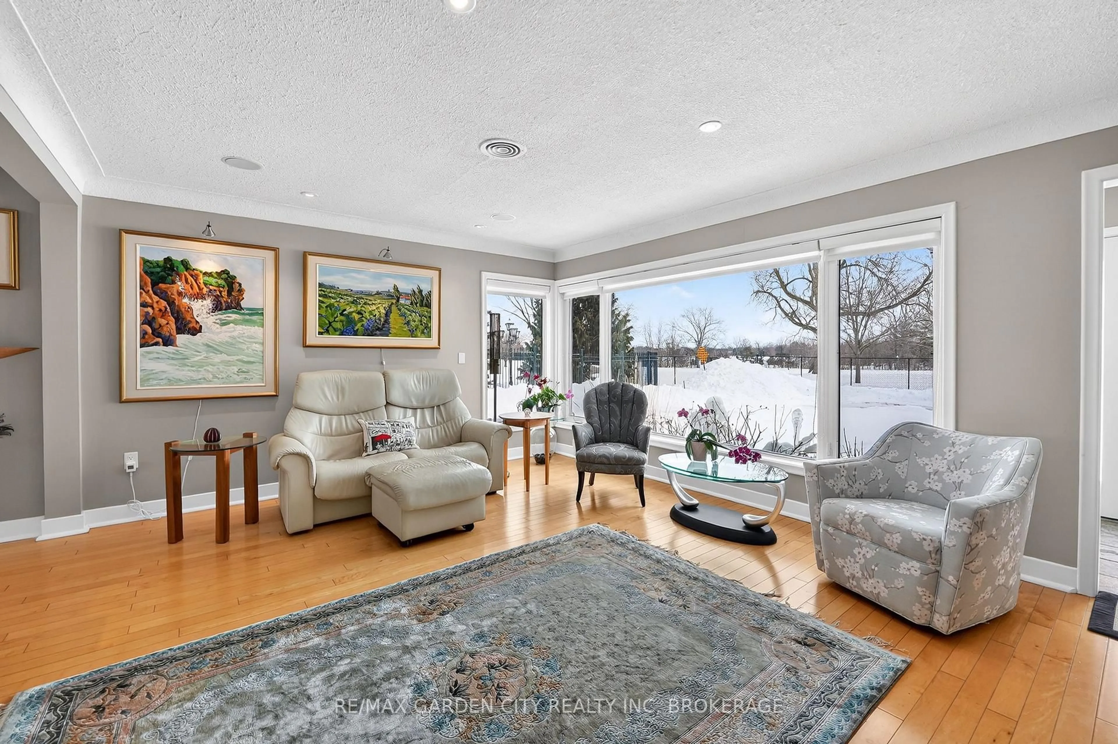 Living room with furniture, unknown for 112 Riverdale Dr, St. Catharines Ontario L2R 4B9