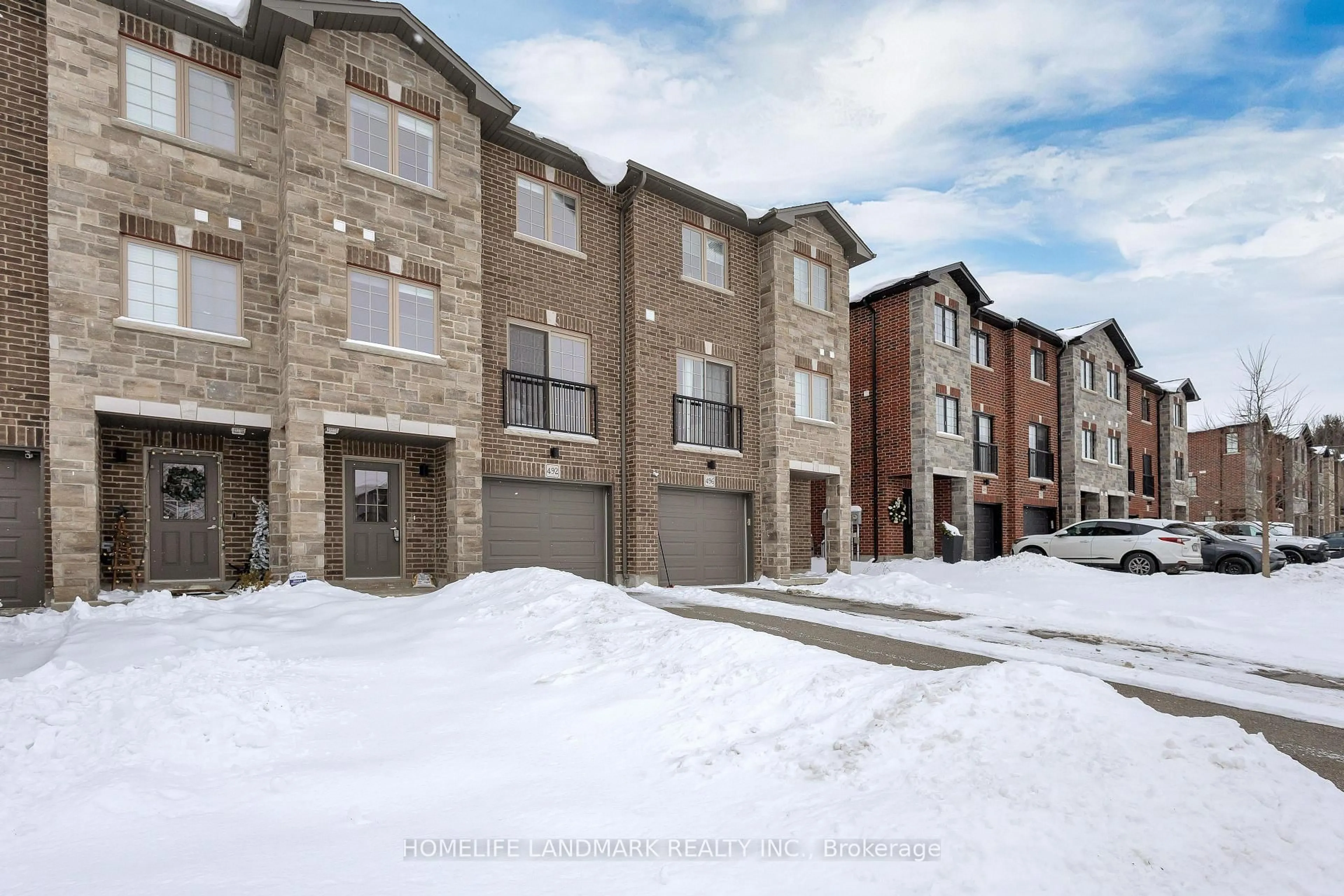 A pic from outside/outdoor area/front of a property/back of a property/a pic from drone, street for 492 WISMER St, Waterloo Ontario N2K 0E8