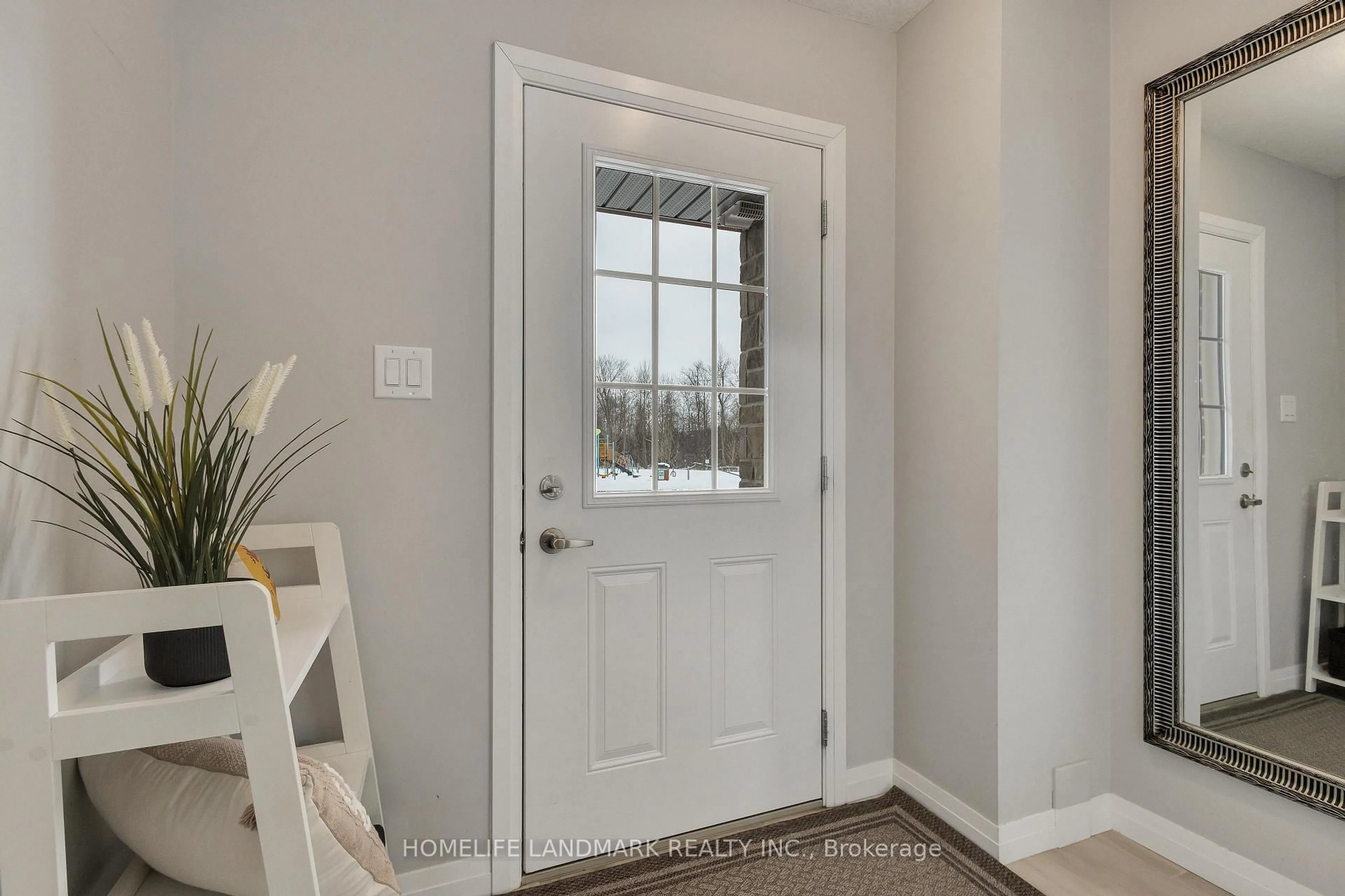 Indoor entryway for 492 WISMER St, Waterloo Ontario N2K 0E8