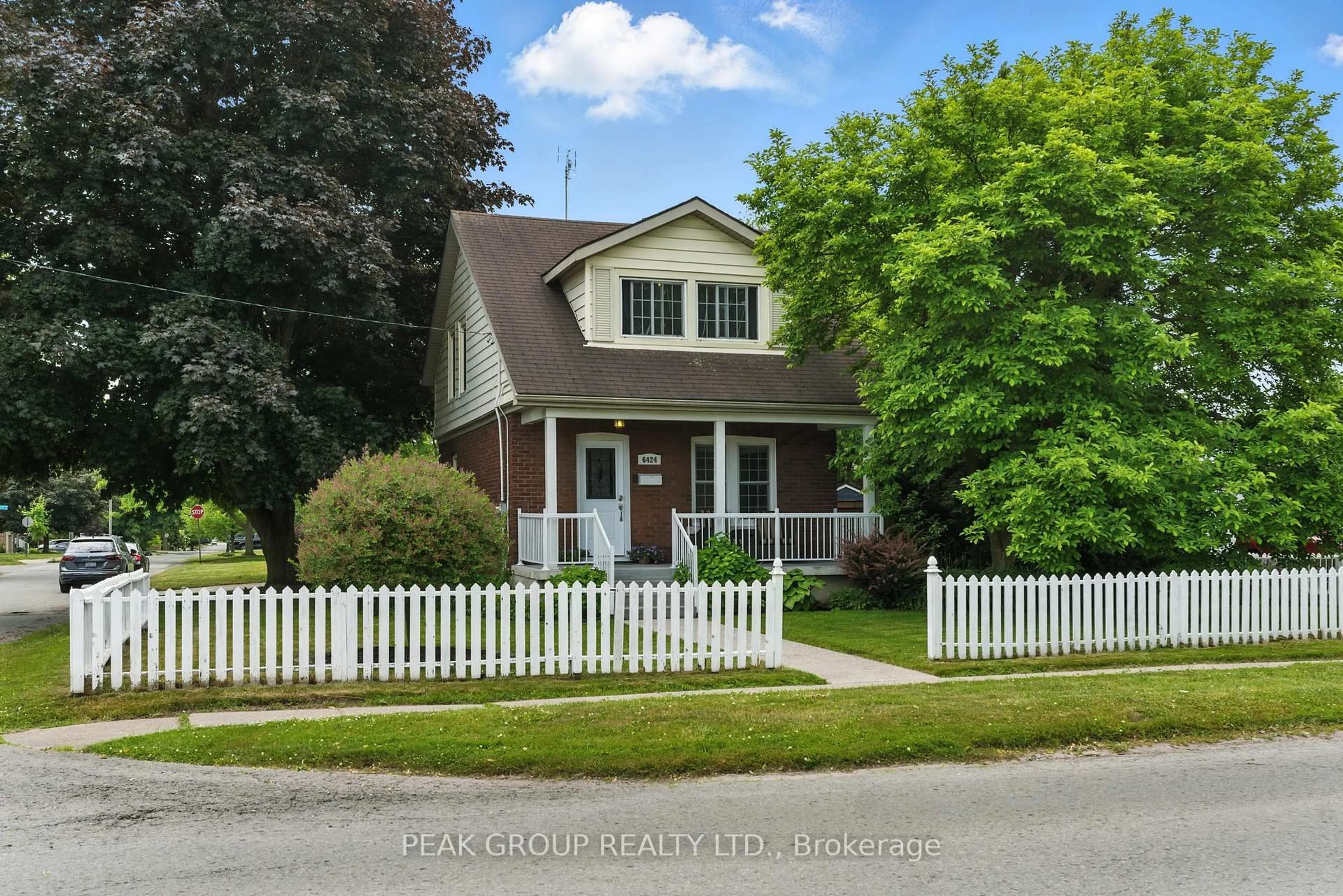 Home with vinyl exterior material, street for 6424 Riall St, Niagara Falls Ontario L2J 1Z5