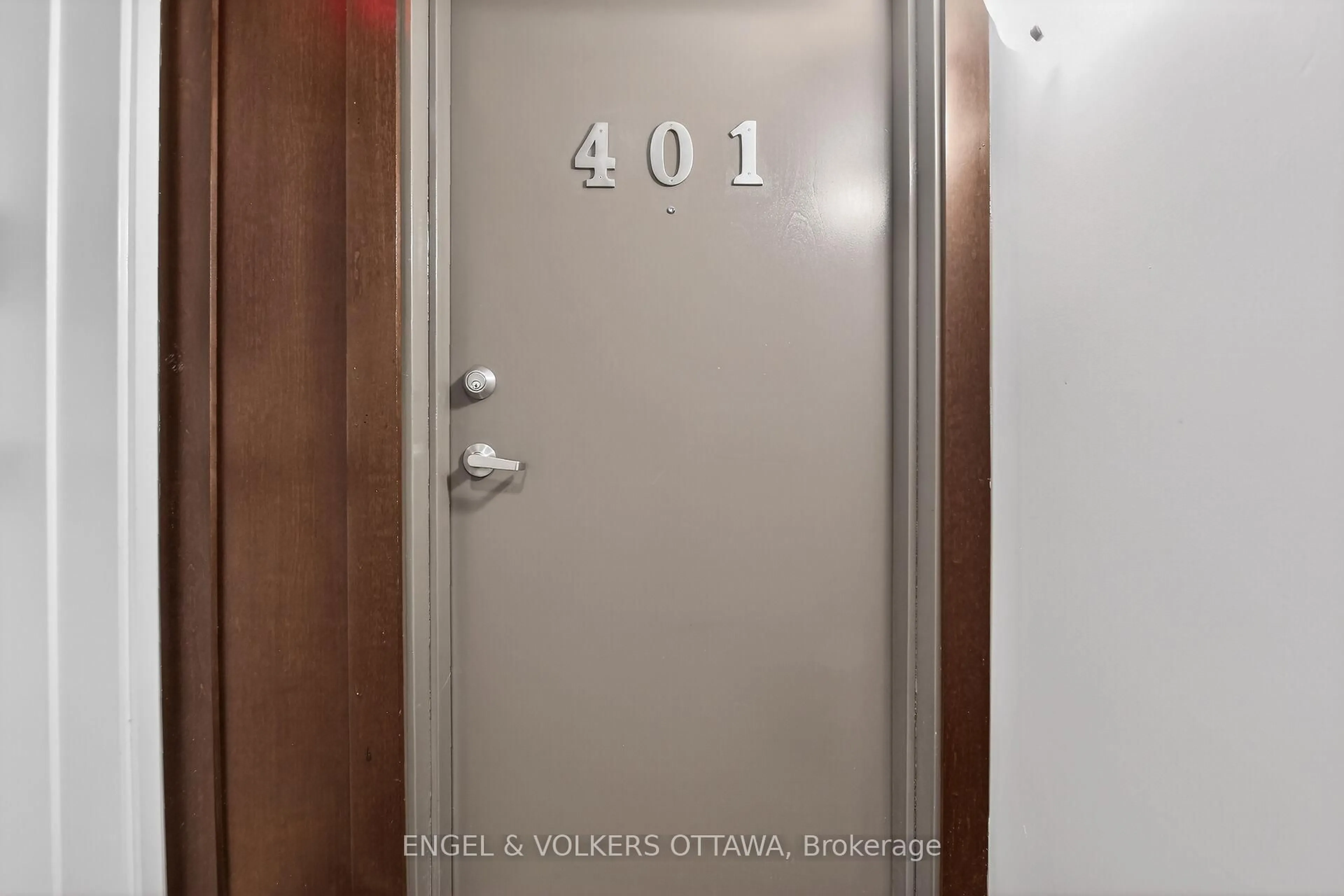 Indoor entryway for 399 Bayrose Dr #401, Nepean Ontario K2J 5W3