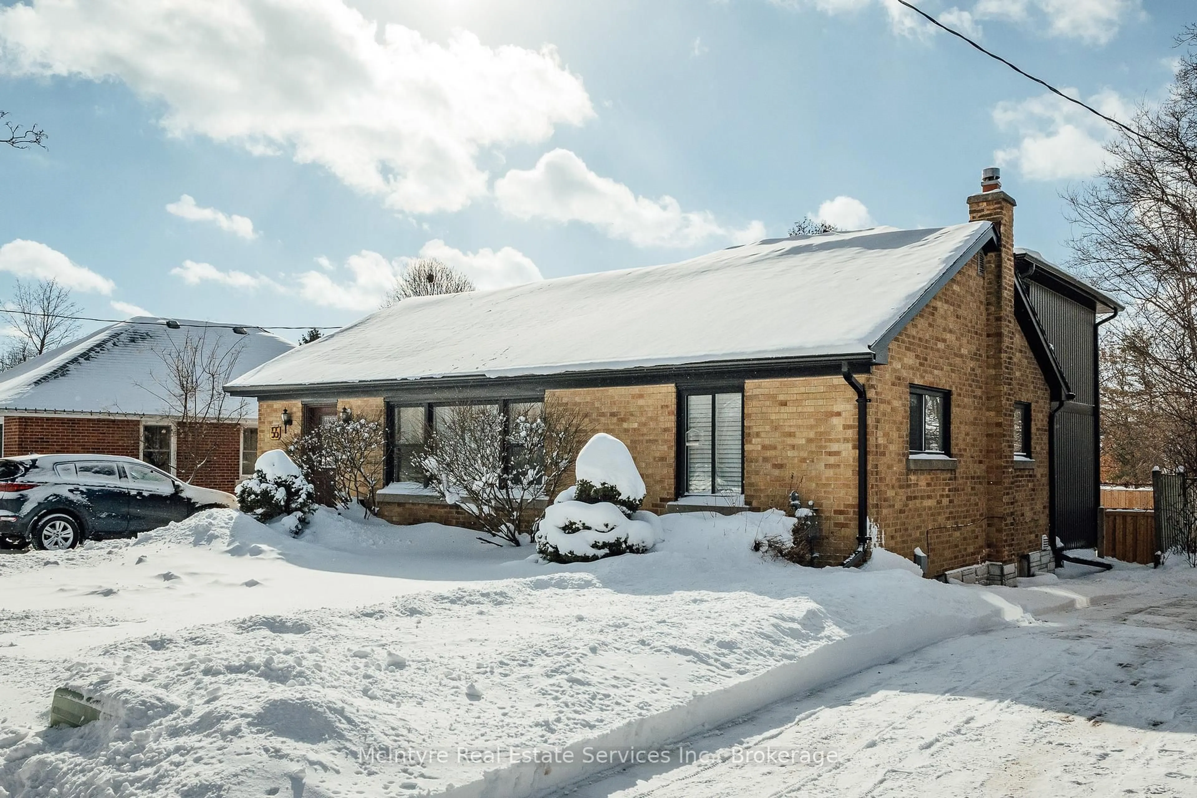 A pic from outside/outdoor area/front of a property/back of a property/a pic from drone, street for 55 Suffolk Ave, Kitchener Ontario N2B 1H3