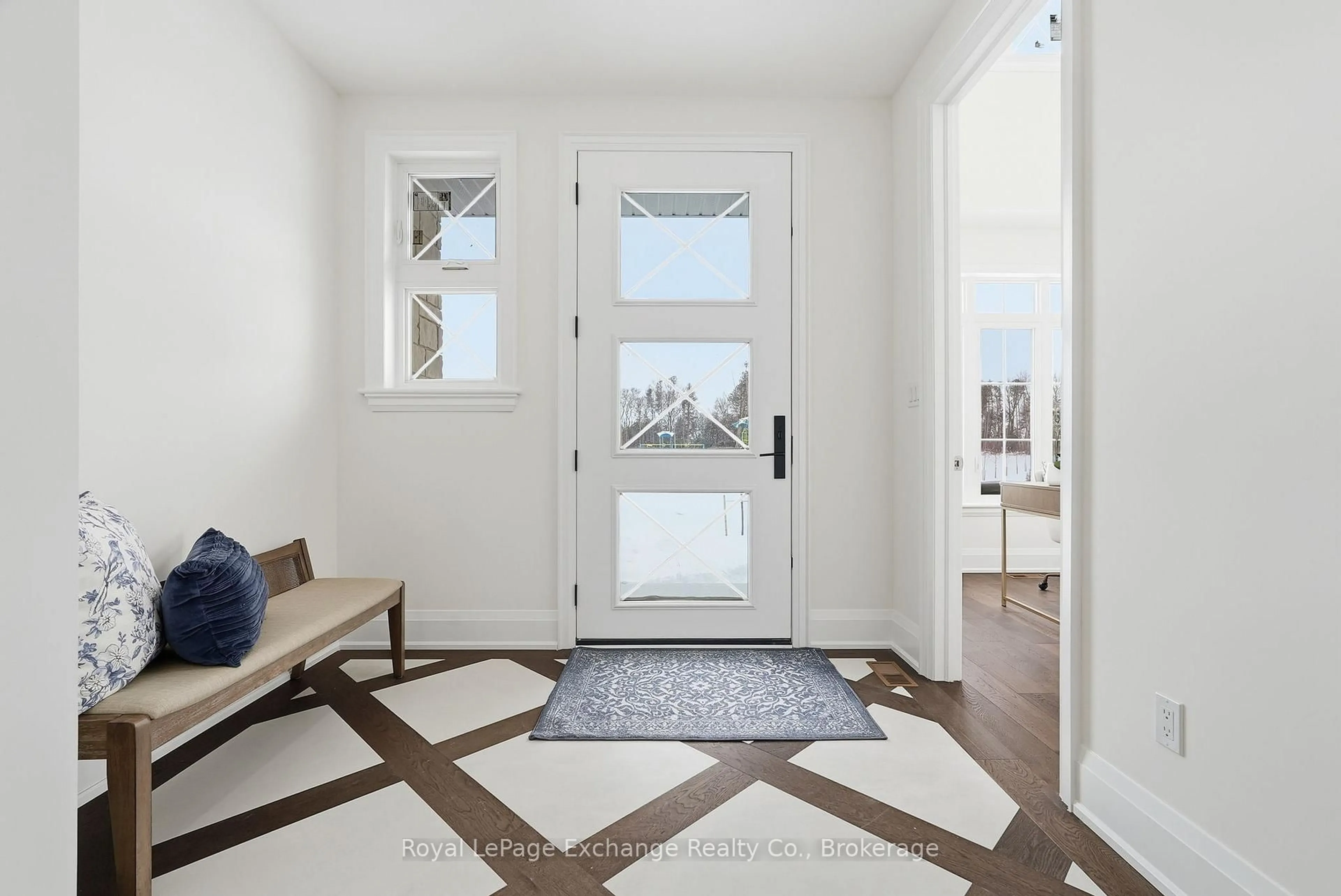 Indoor entryway for 90 Inverness St, Kincardine Ontario N2Z 2Z4