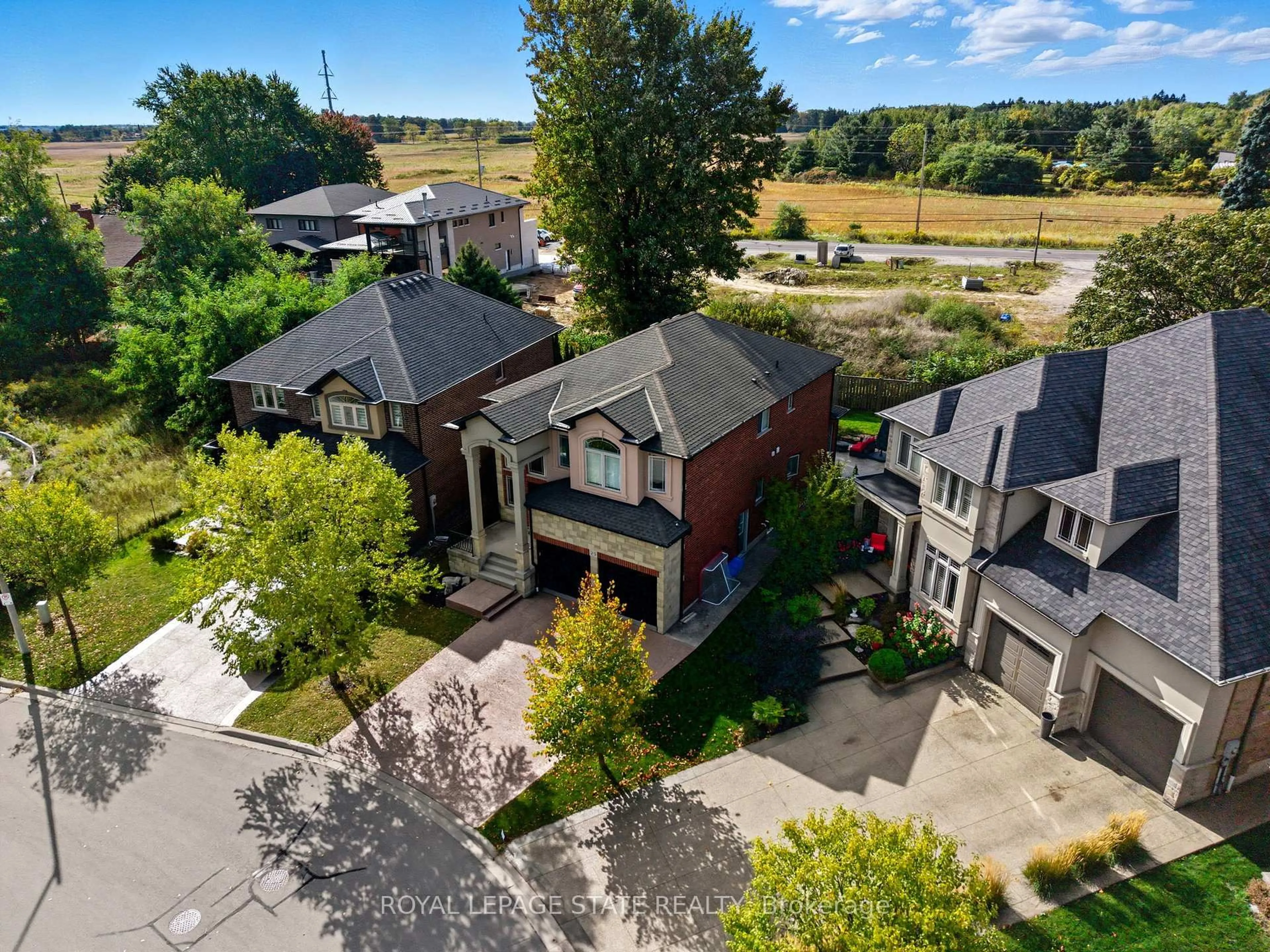 A pic from outside/outdoor area/front of a property/back of a property/a pic from drone, street for 23 kellogg Ave, Hamilton Ontario L0R 1W0