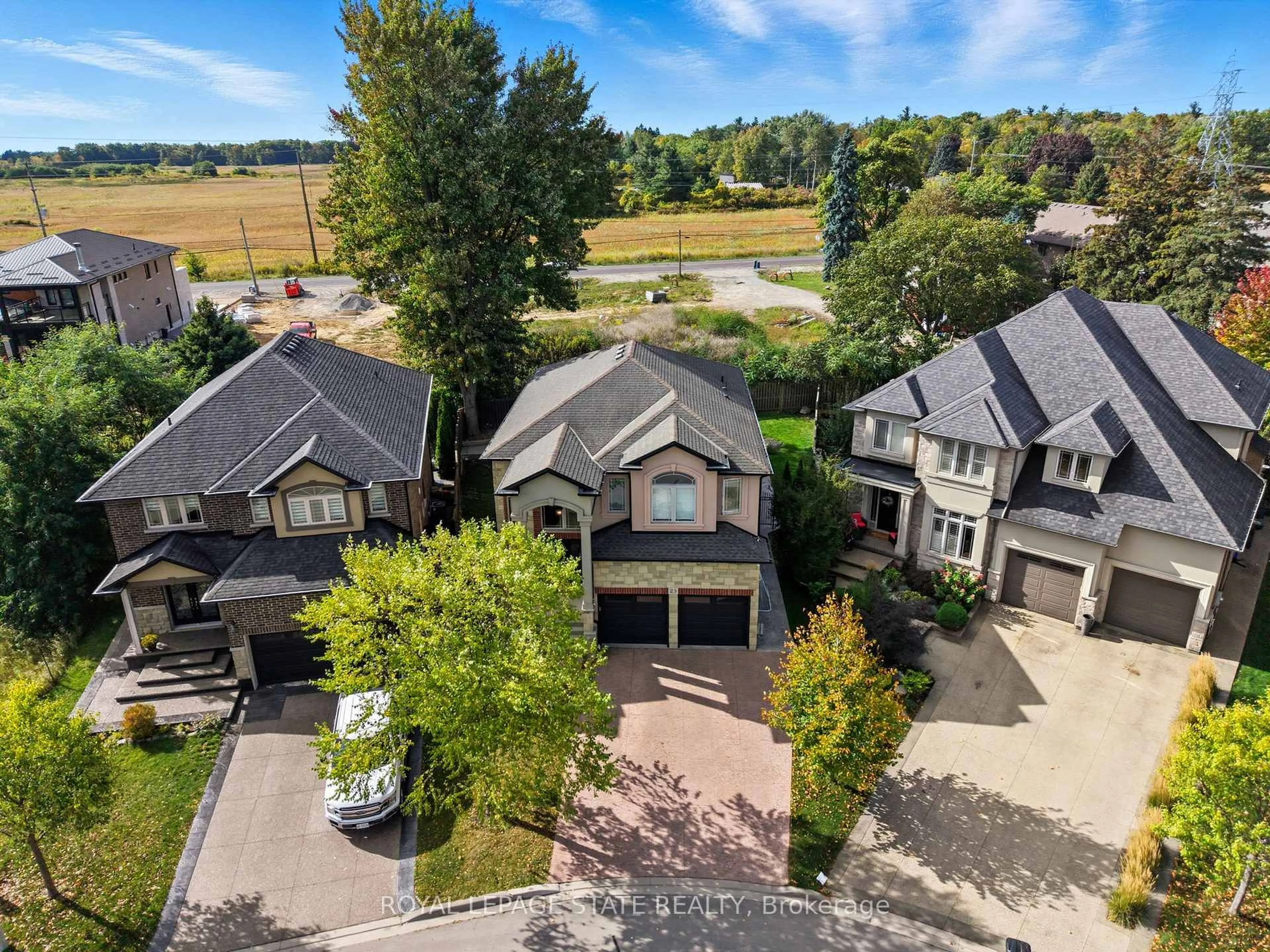 A pic from outside/outdoor area/front of a property/back of a property/a pic from drone, mountain view for 23 kellogg Ave, Hamilton Ontario L0R 1W0