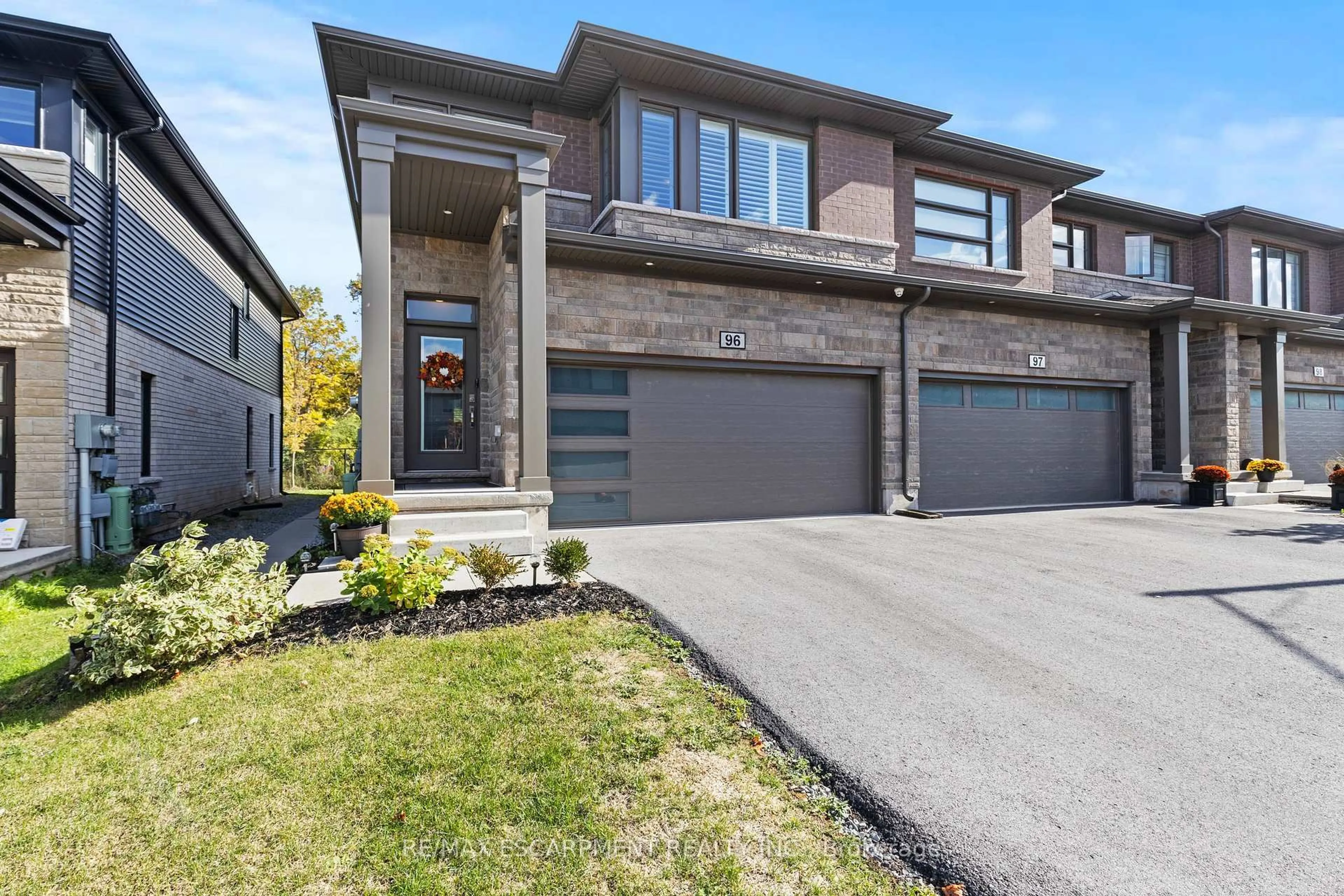 Home with brick exterior material, street for 4552 PORTAGE Rd #96, Niagara Falls Ontario L2E 6A8