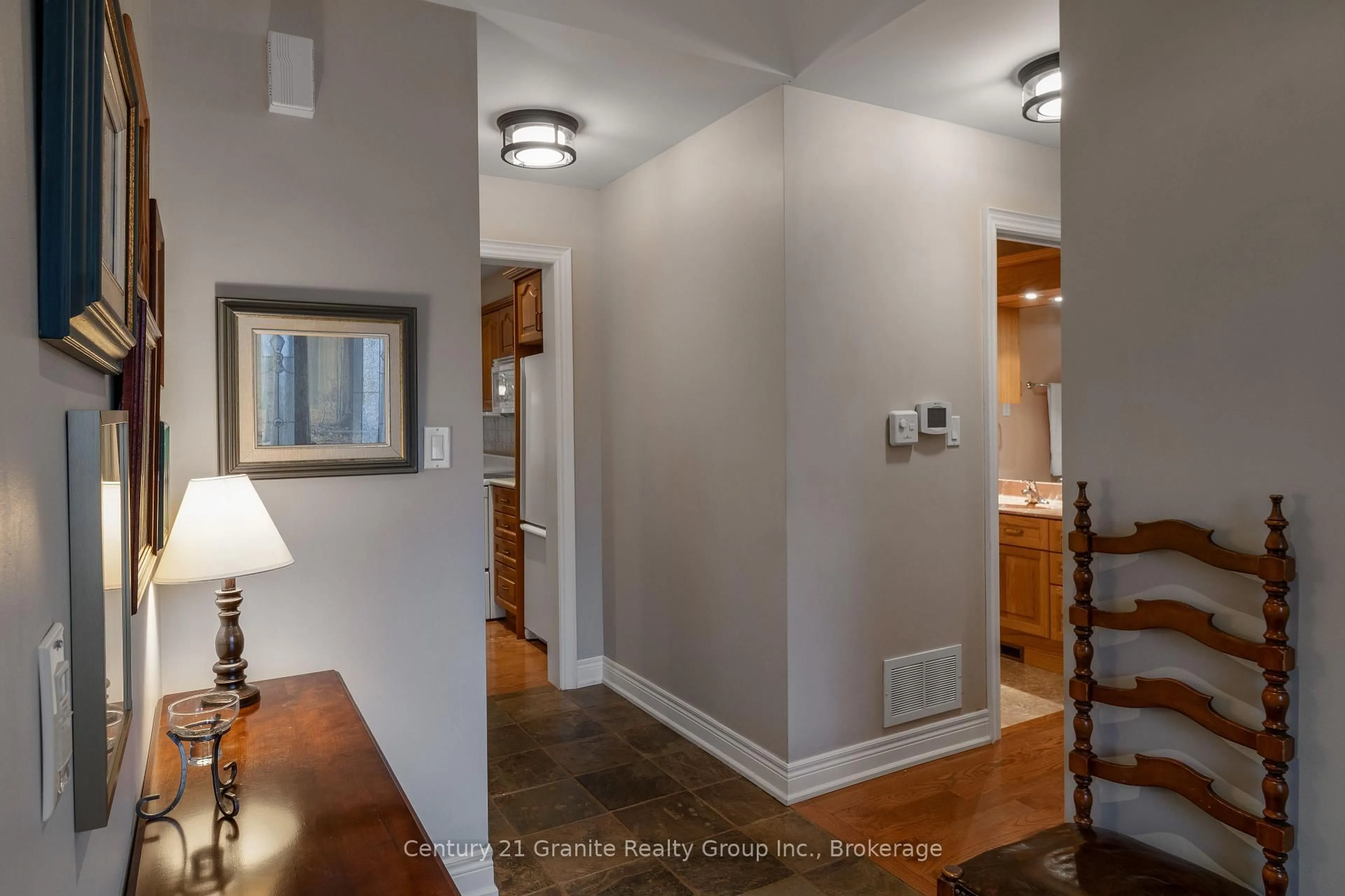 Indoor entryway for 117 Halbiem Cres, Dysart et al Ontario K0M 1S0