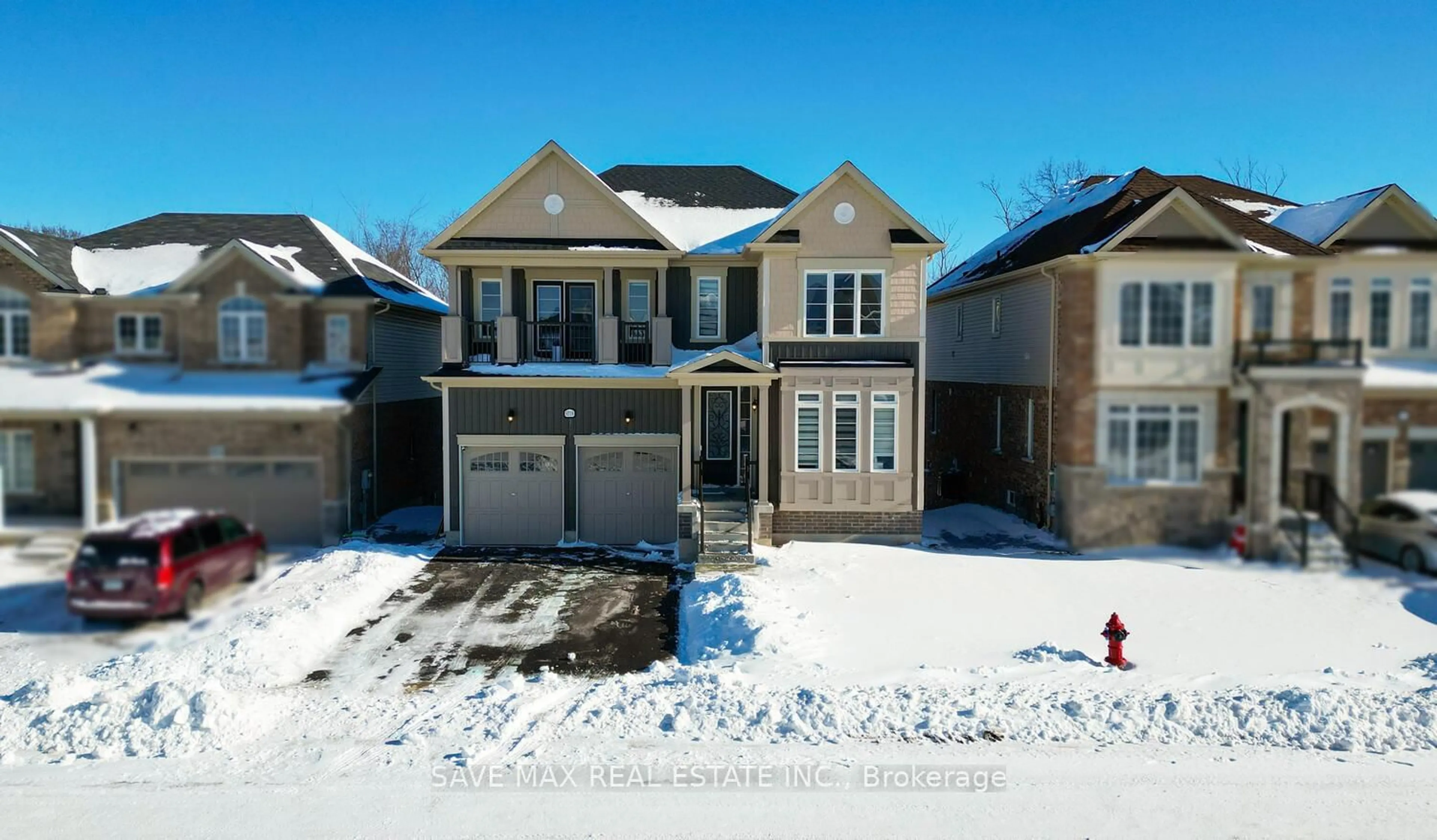 A pic from outside/outdoor area/front of a property/back of a property/a pic from drone, street for 9218 White Oak Ave, Niagara Falls Ontario L2G 0E9