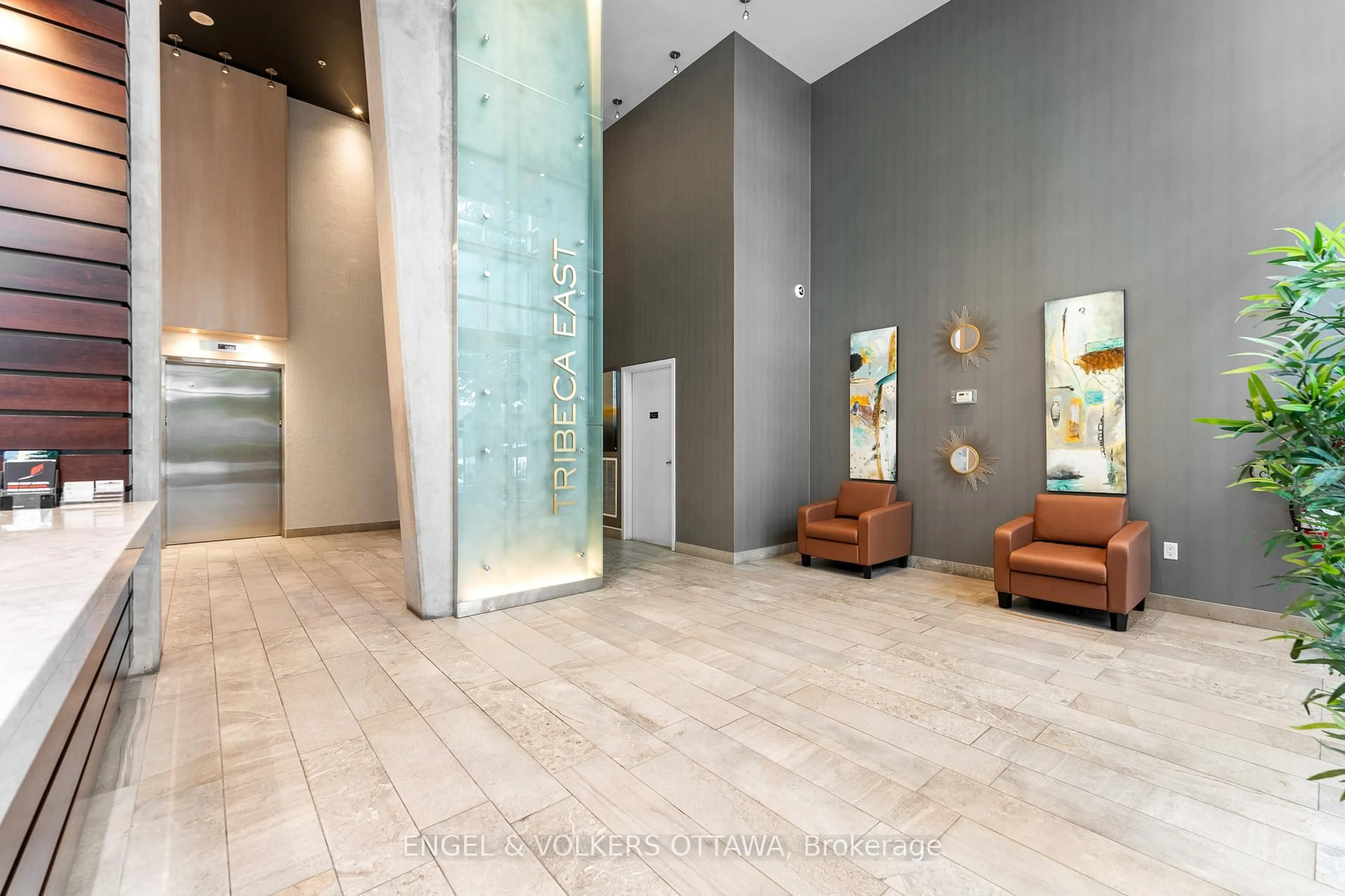 Indoor foyer for 40 Nepean St #1104, Ottawa Ontario K2P 0X5