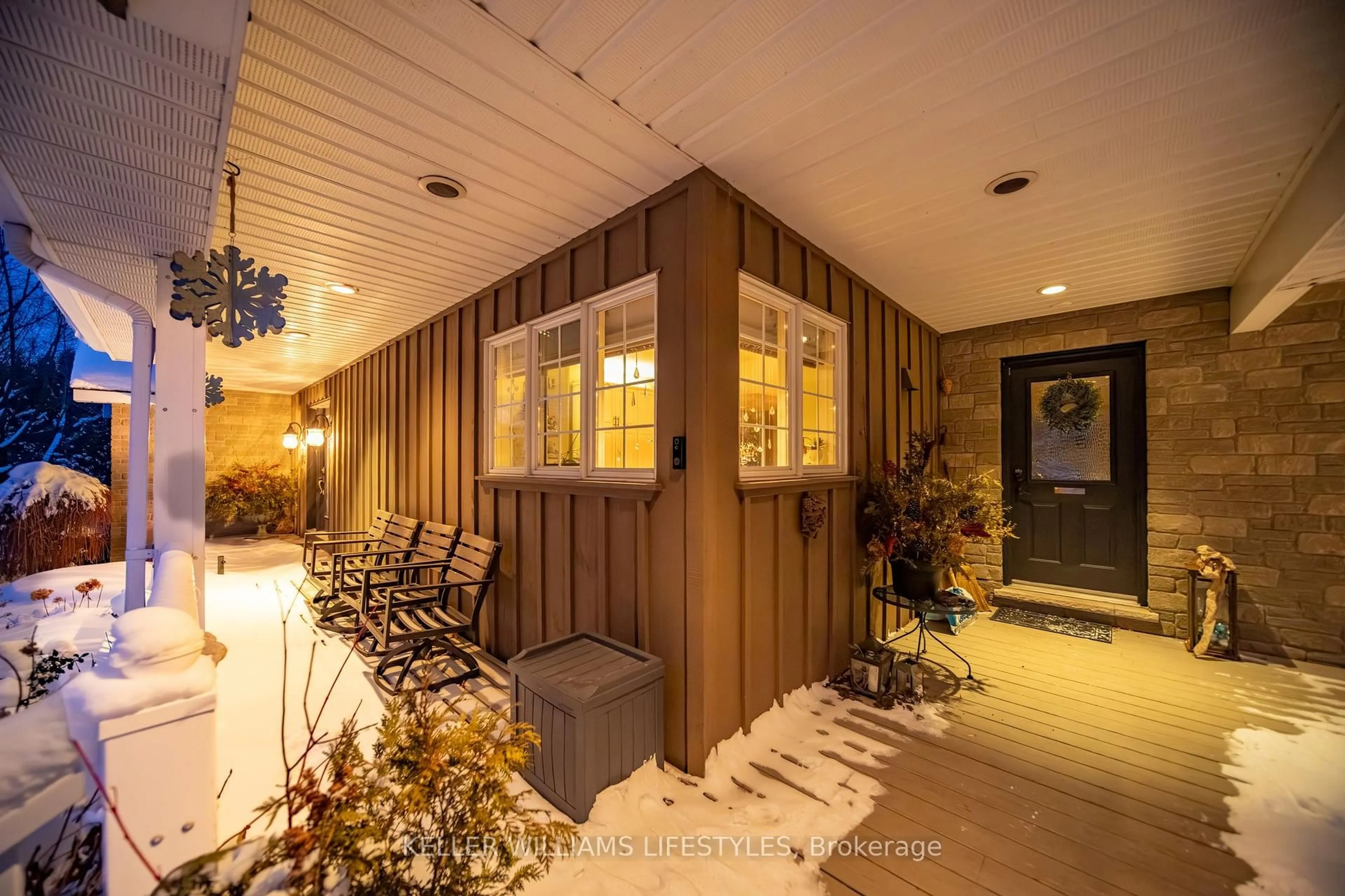 Indoor foyer for 33992 Moore Crt, Bluewater Ontario N0M 2T0