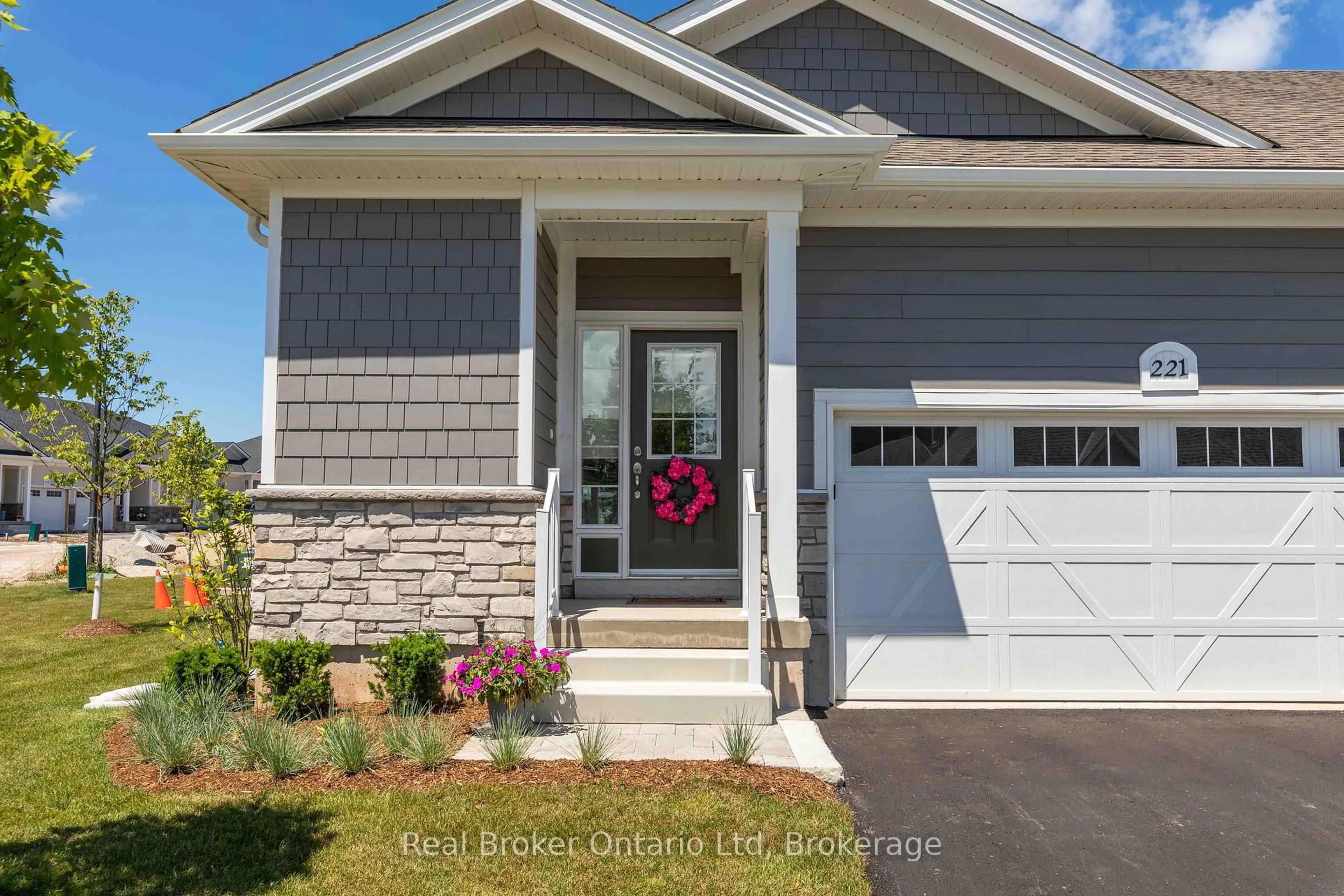 Home with vinyl exterior material, street for 221 Ironwood Way, Georgian Bluffs Ontario N0H 1S0