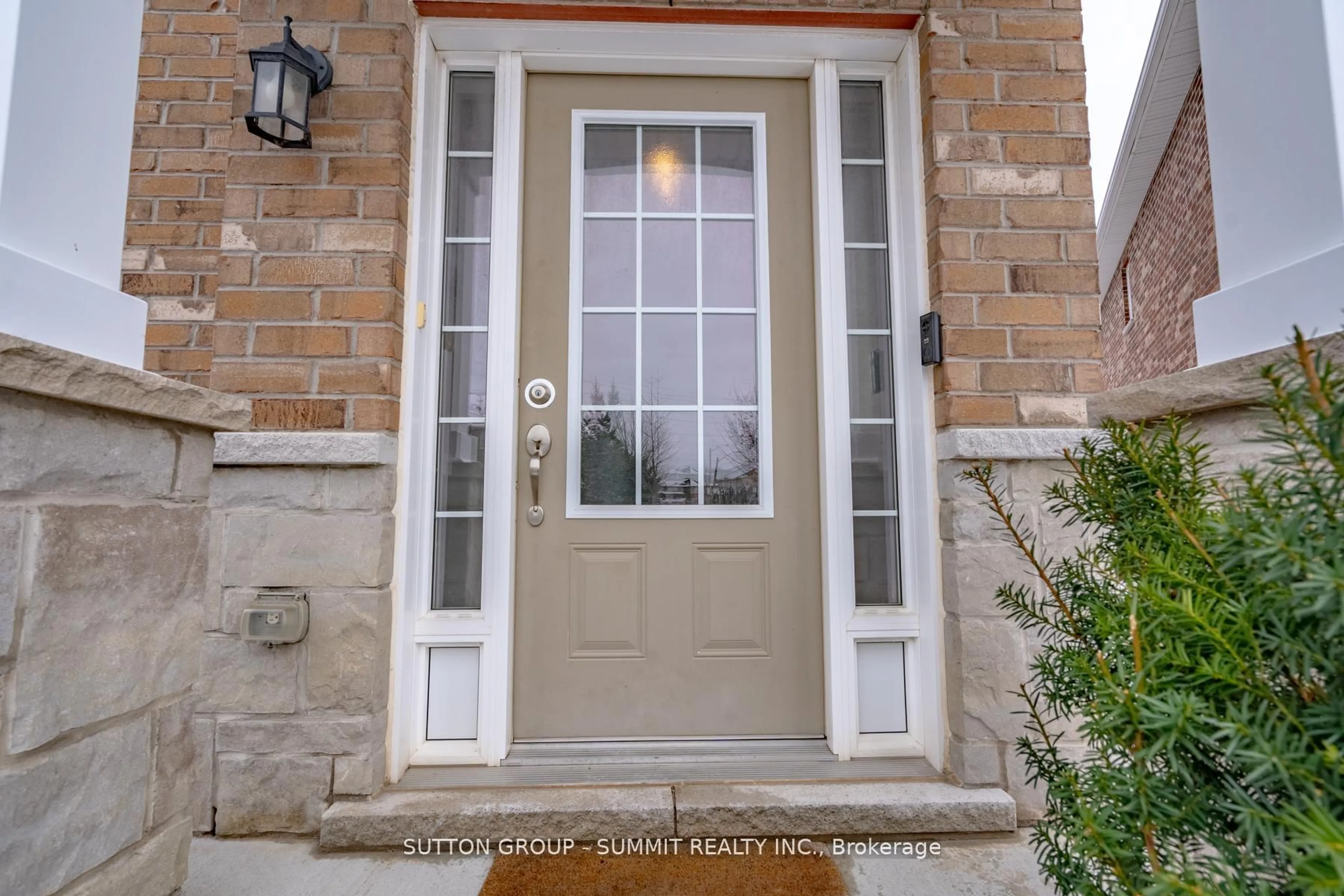 Indoor entryway for 90 Raymond Rd #23, Hamilton Ontario L9K 0J6