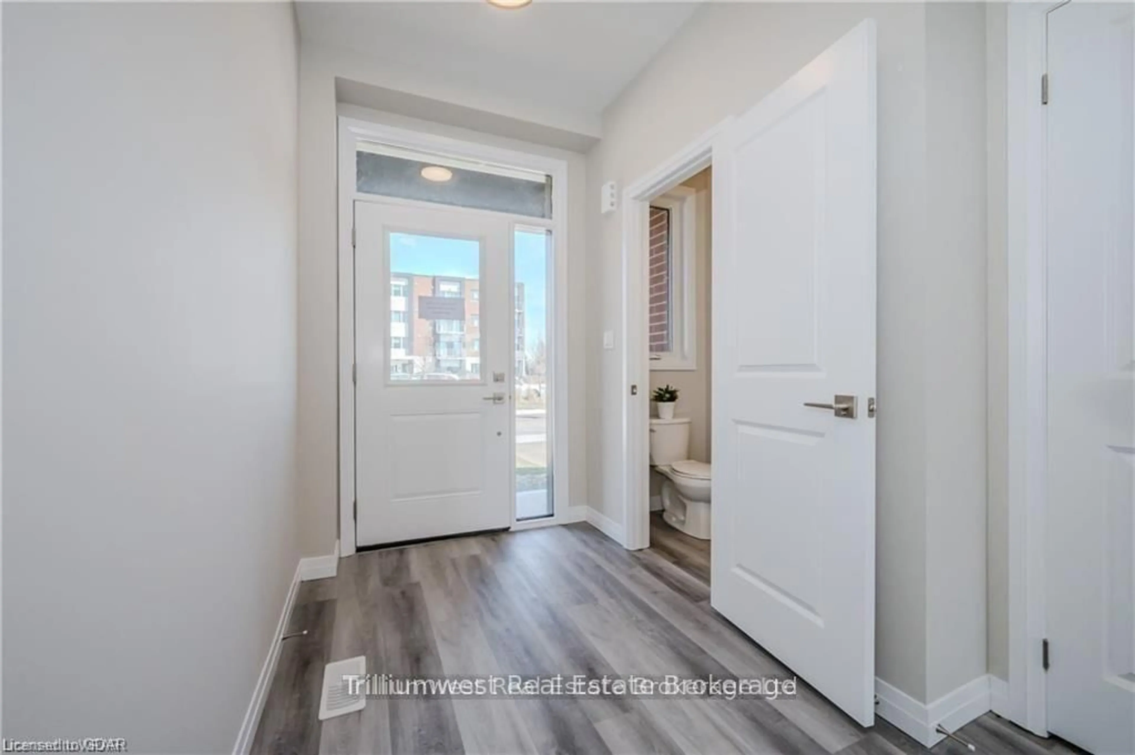 Indoor entryway for 73 Ayr Meadows Cres, North Dumfries Ontario N0B 1E0