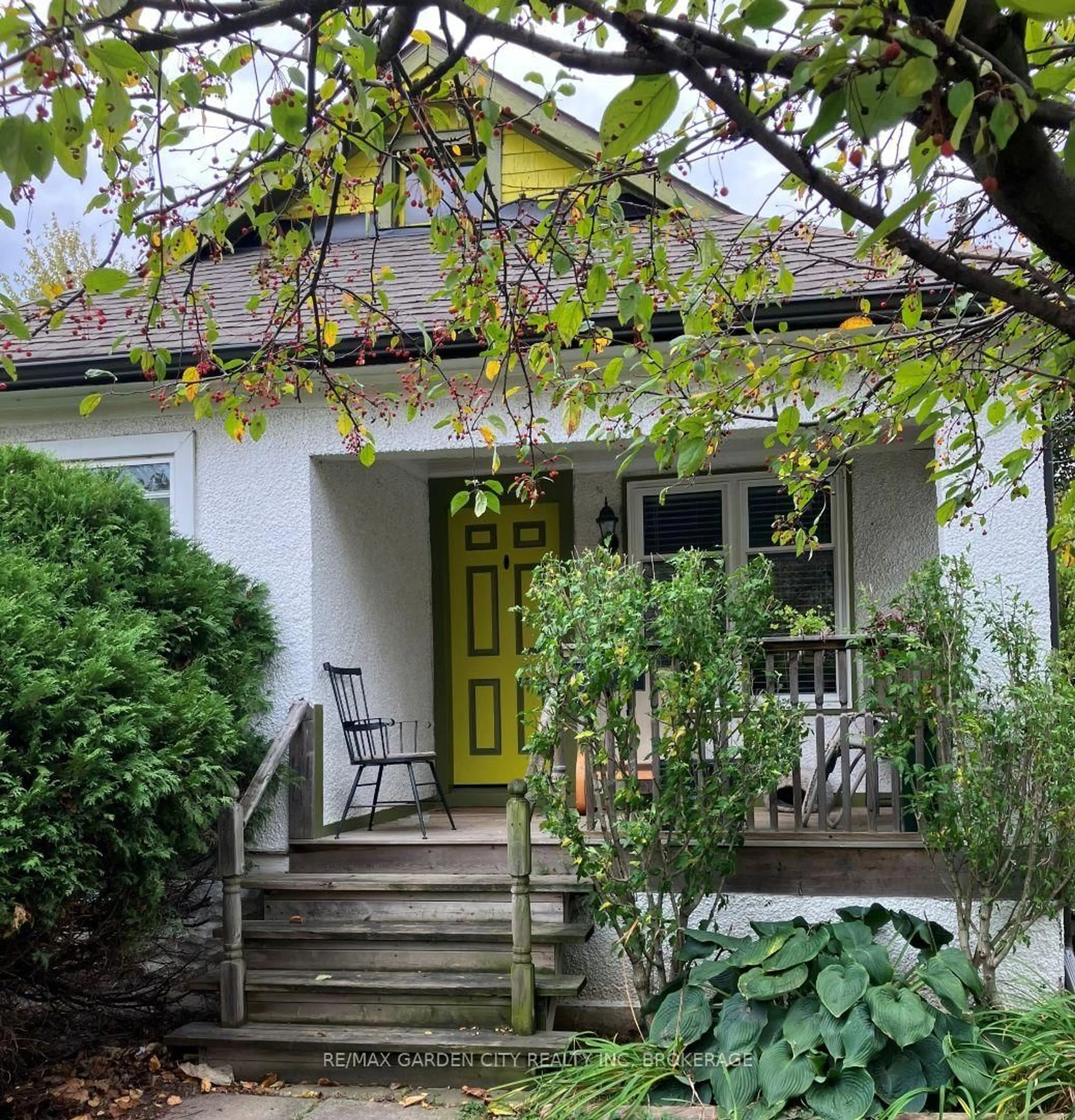 Unknown for 16 Ida St, St. Catharines Ontario L2R 3X4