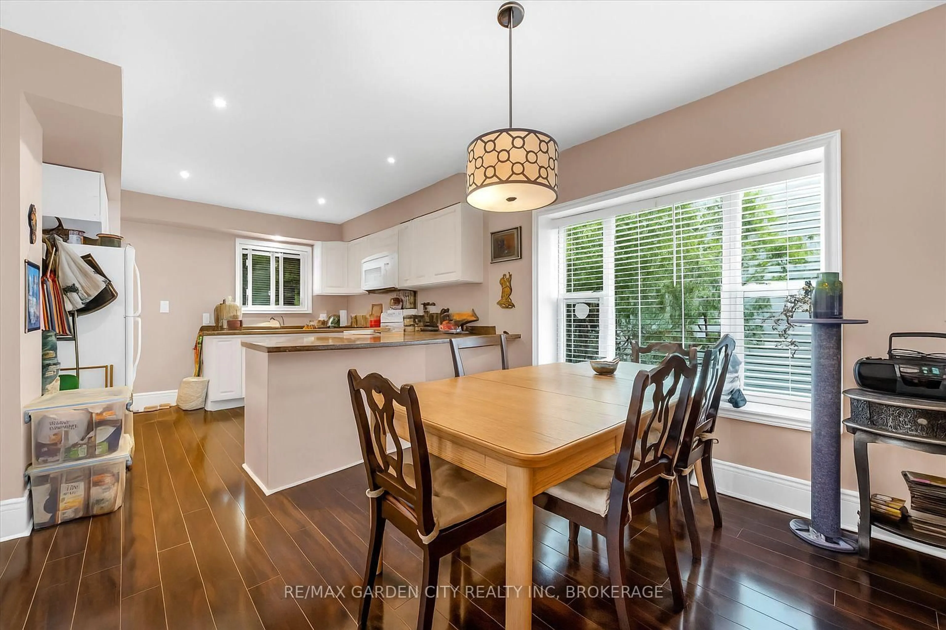 Open concept kitchen, wood/laminate floor for 16 Ida St, St. Catharines Ontario L2R 3X4