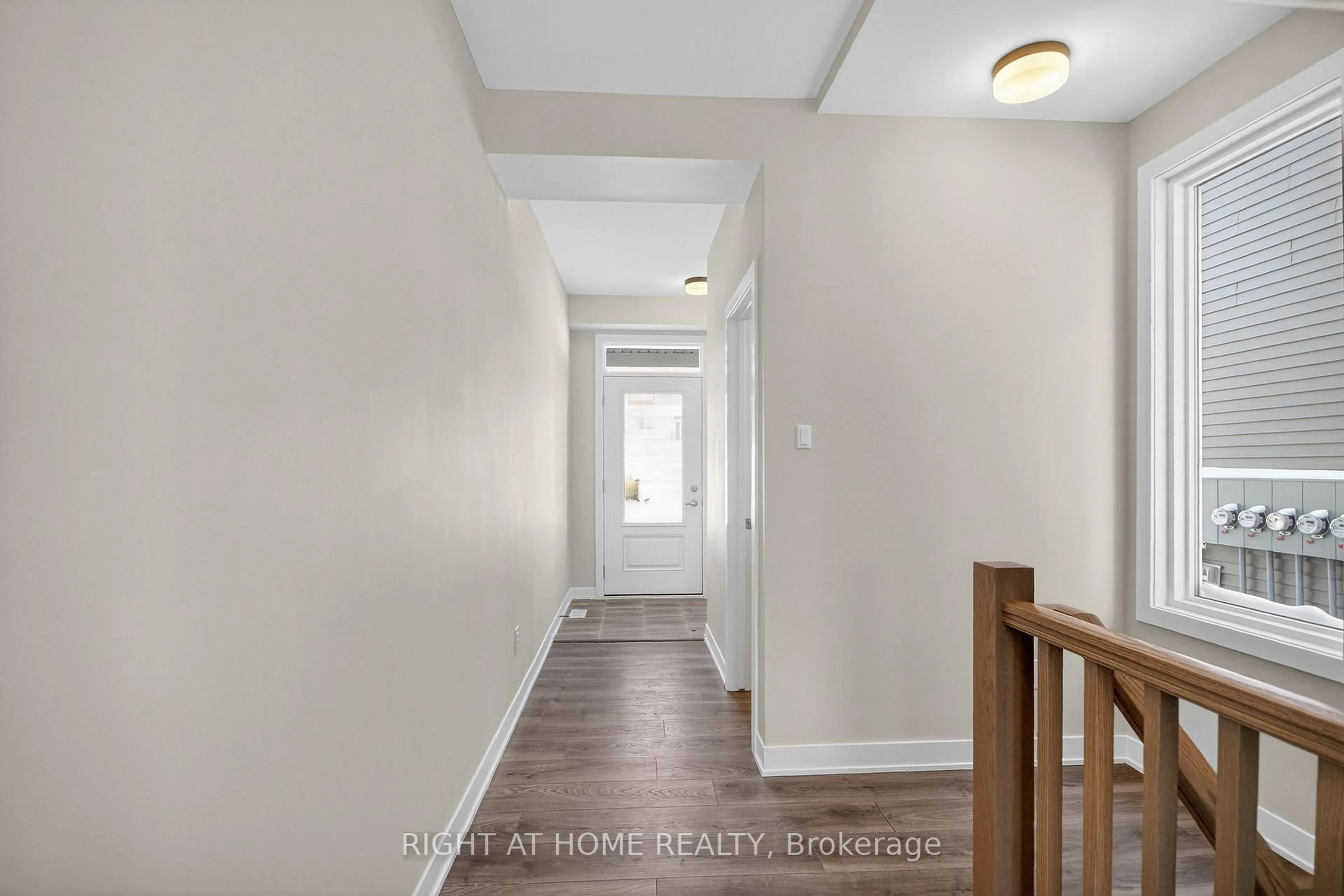 Indoor entryway for 544 Promontory Pl, Barrhaven Ontario K2J 7H2