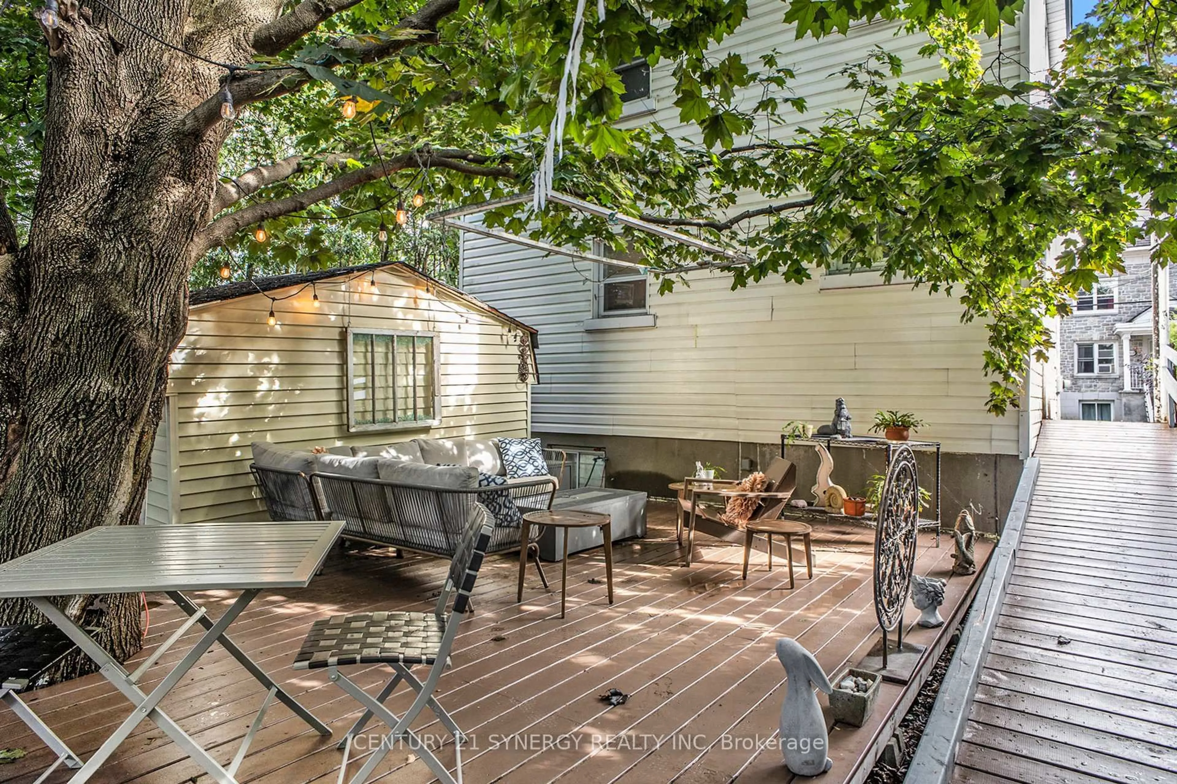 Patio, street for 327 Richelieu Ave, Ottawa Ontario K1L 6J8