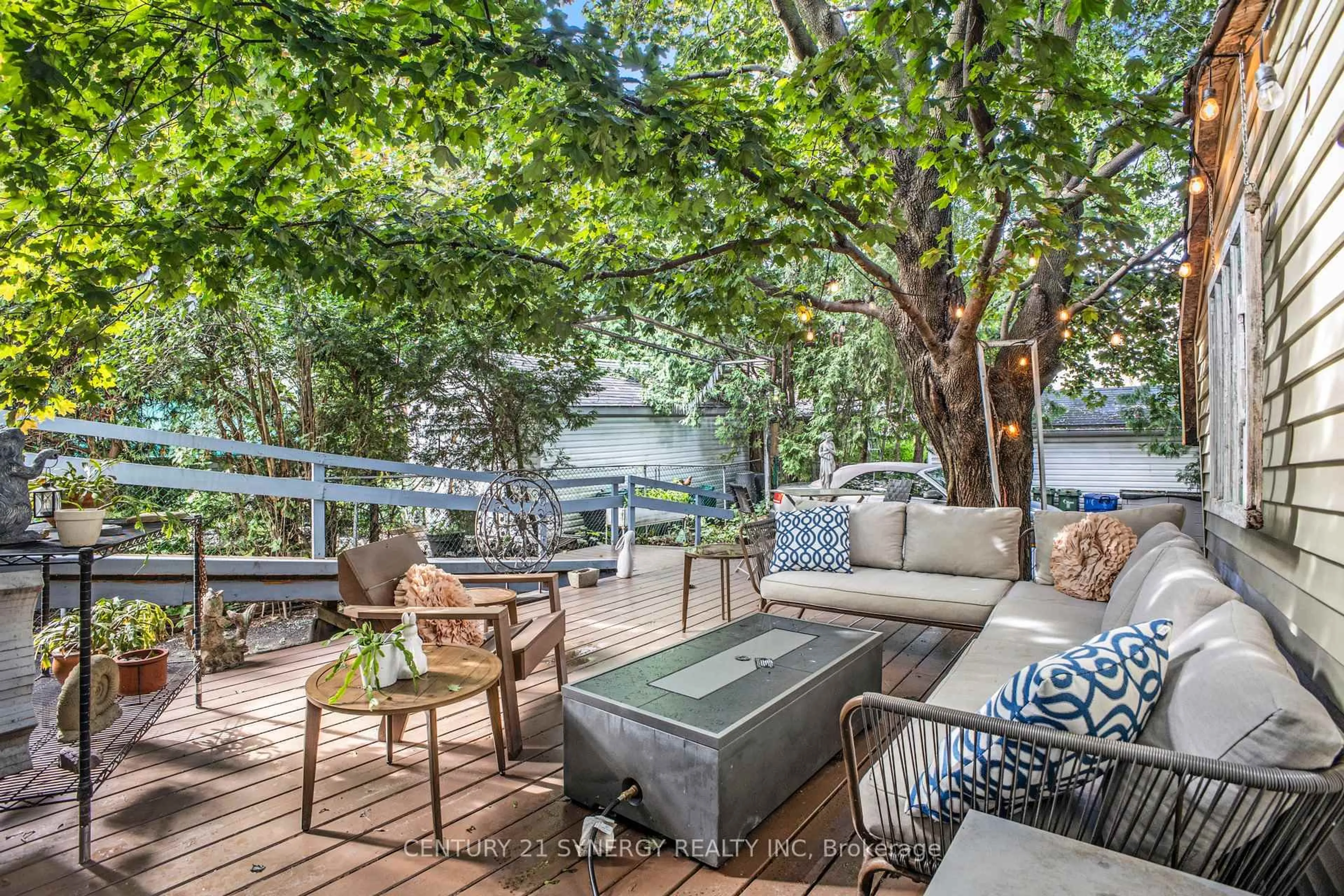 Patio, water/lake/river/ocean view for 327 Richelieu Ave, Ottawa Ontario K1L 6J8