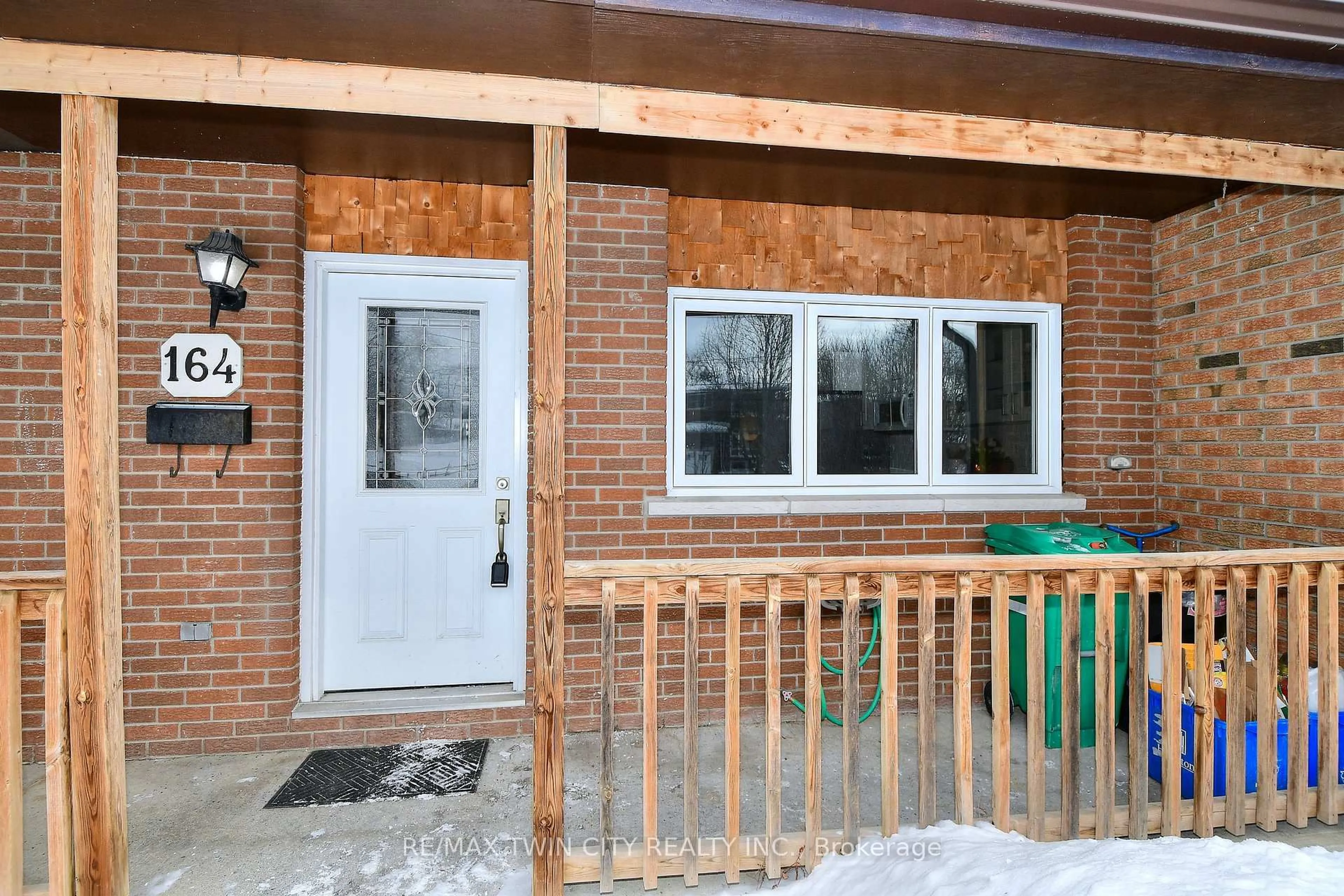 Indoor entryway for 164 Goodfellow Rd, Peterborough Ontario K9J 5X2