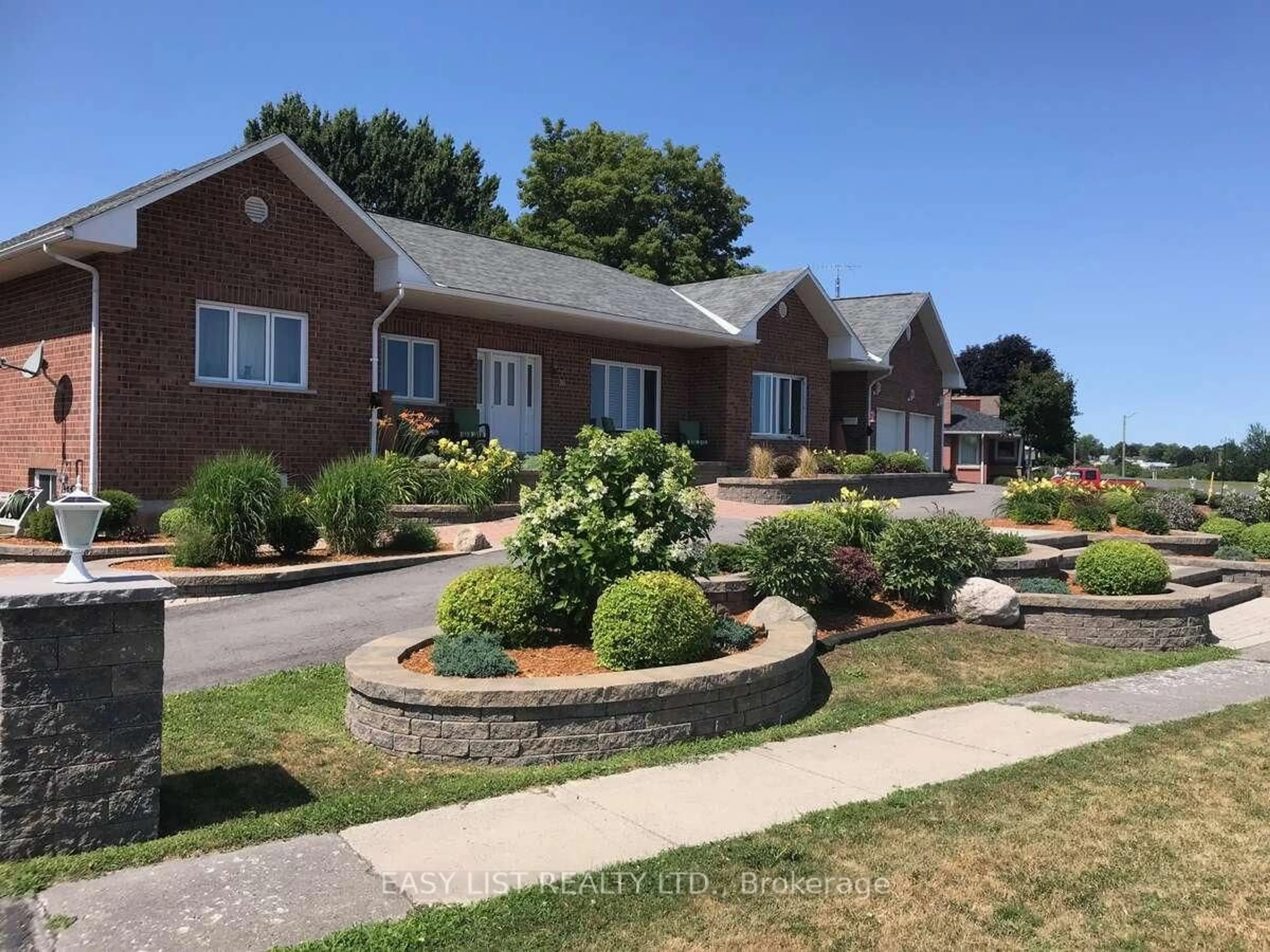 A pic from outside/outdoor area/front of a property/back of a property/a pic from drone, street for 36 Elizabeth Dr, South Dundas Ontario K0E 1K0