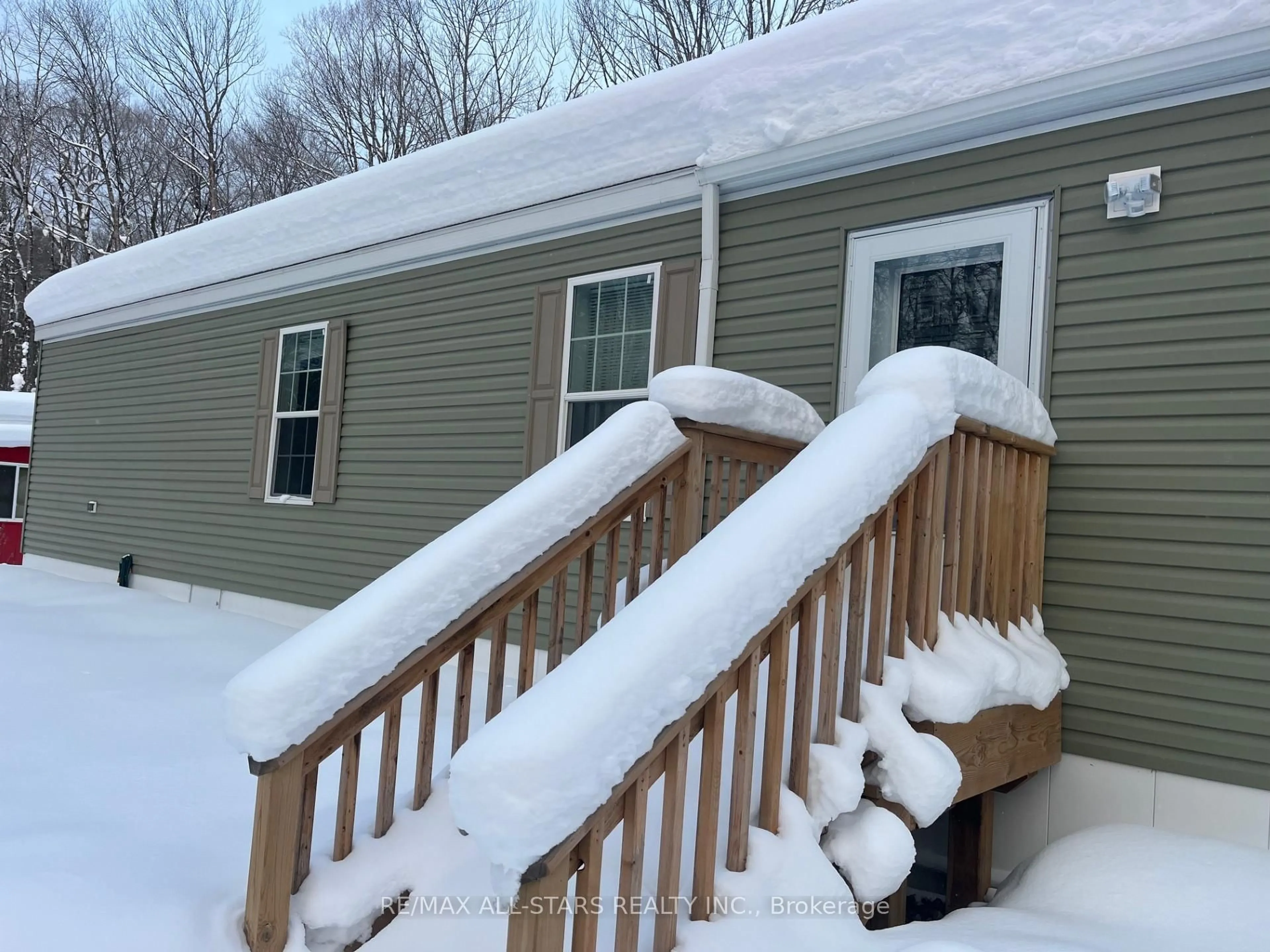 Home with vinyl exterior material, street for 2406 South Portage Rd, Huntsville Ontario P1H 2J3