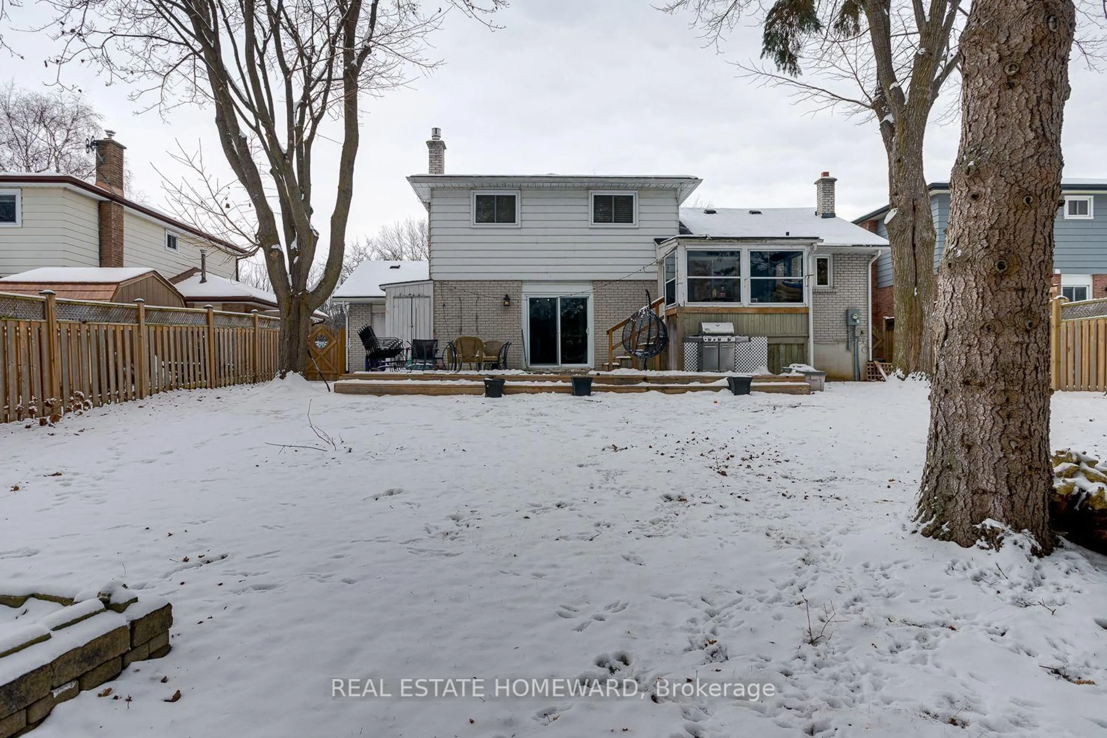 A pic from outside/outdoor area/front of a property/back of a property/a pic from drone, street for 21 Glen Watford Rd, Cobourg Ontario K9A 4S4
