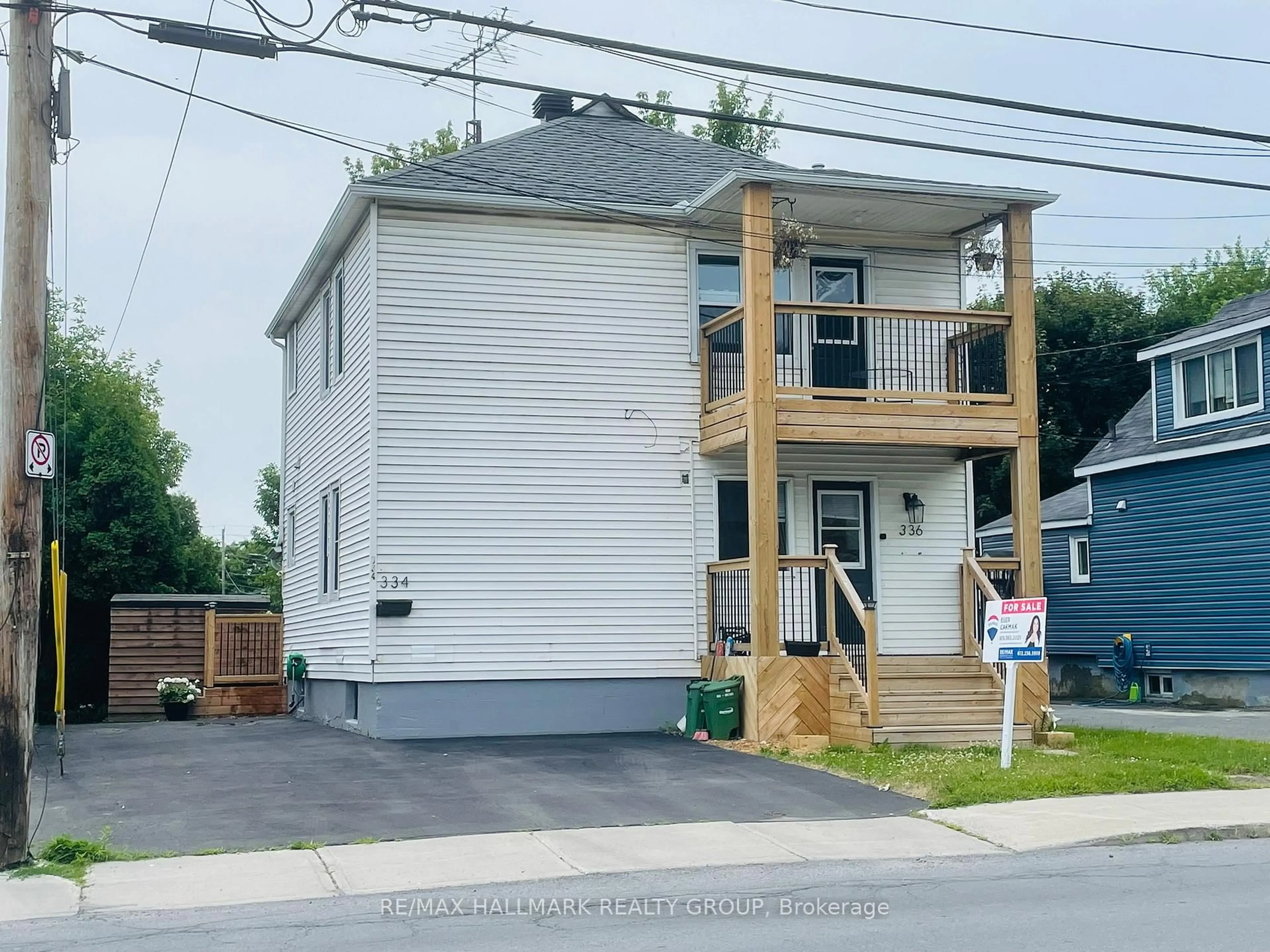Home with vinyl exterior material, street for 334-336 Eleventh St, Cornwall Ontario K6H 2Y7