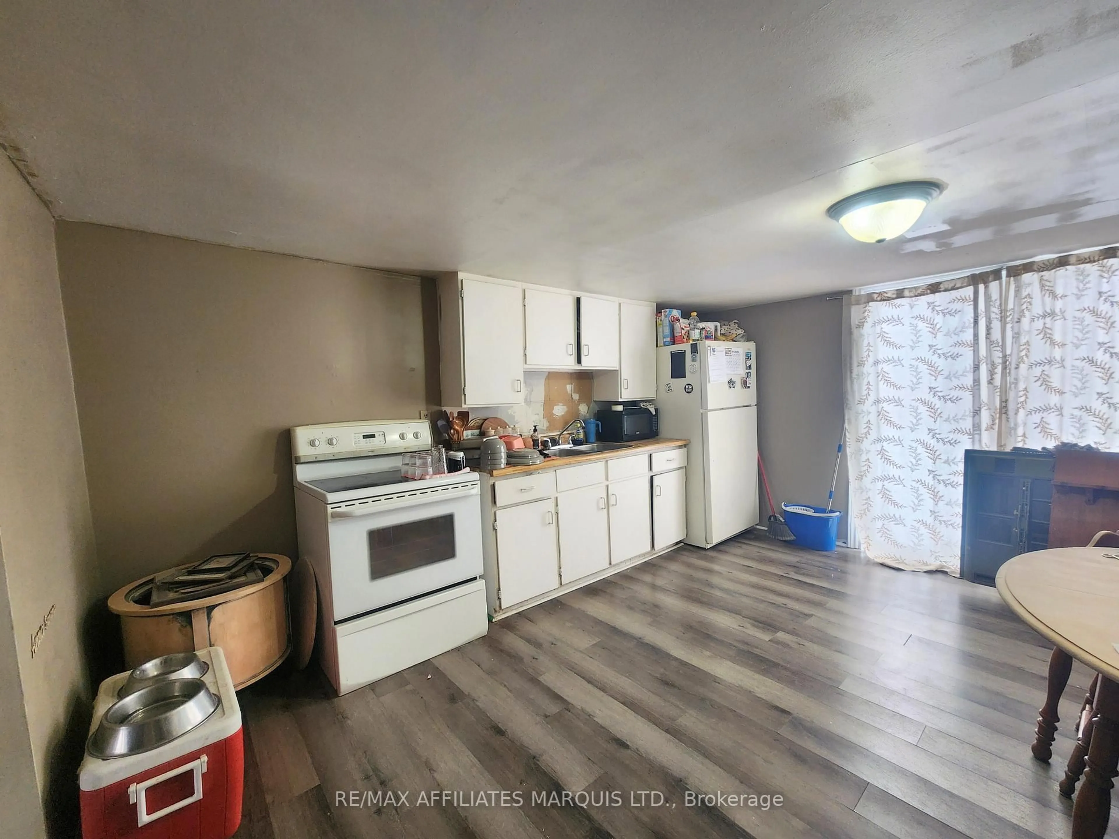 A pic of a room for 12 - 12A Cartier Ave, Cornwall Ontario K6J 4B4