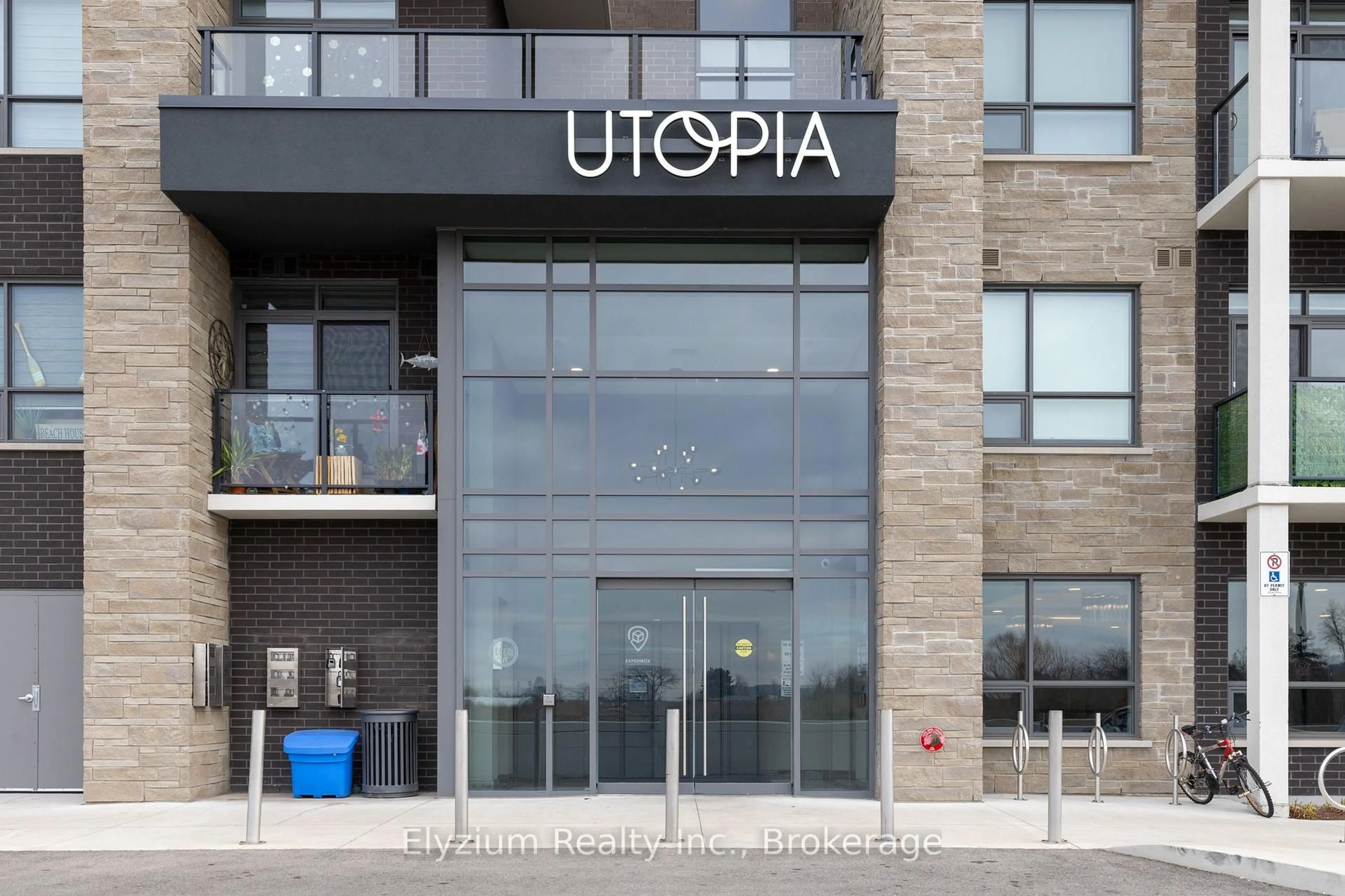 Indoor foyer for 5055 Greenlane Rd #127, Lincoln Ontario L3J 2J3