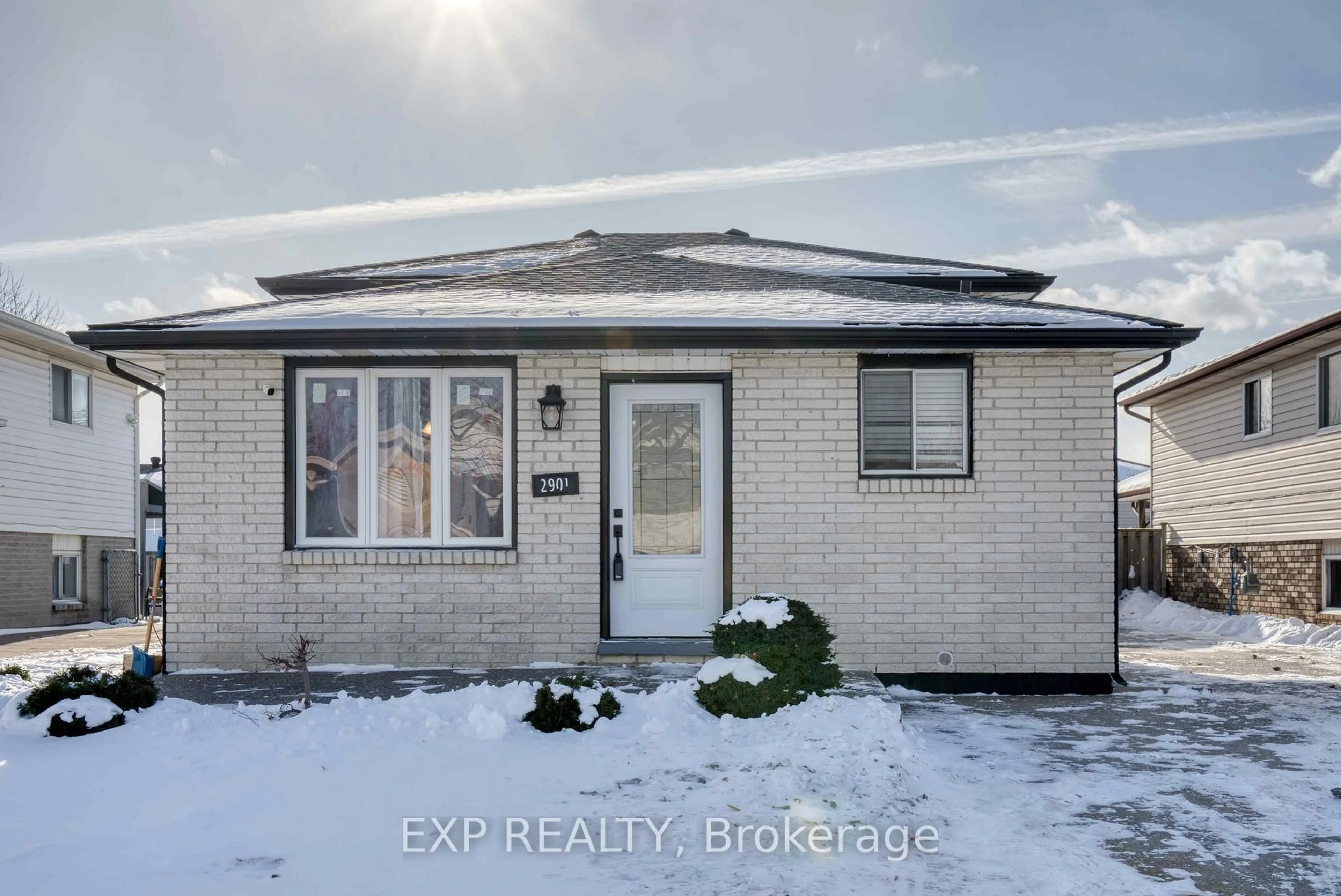Home with brick exterior material, building for 2901 Robillard Cres, Windsor Ontario N8W 5L2
