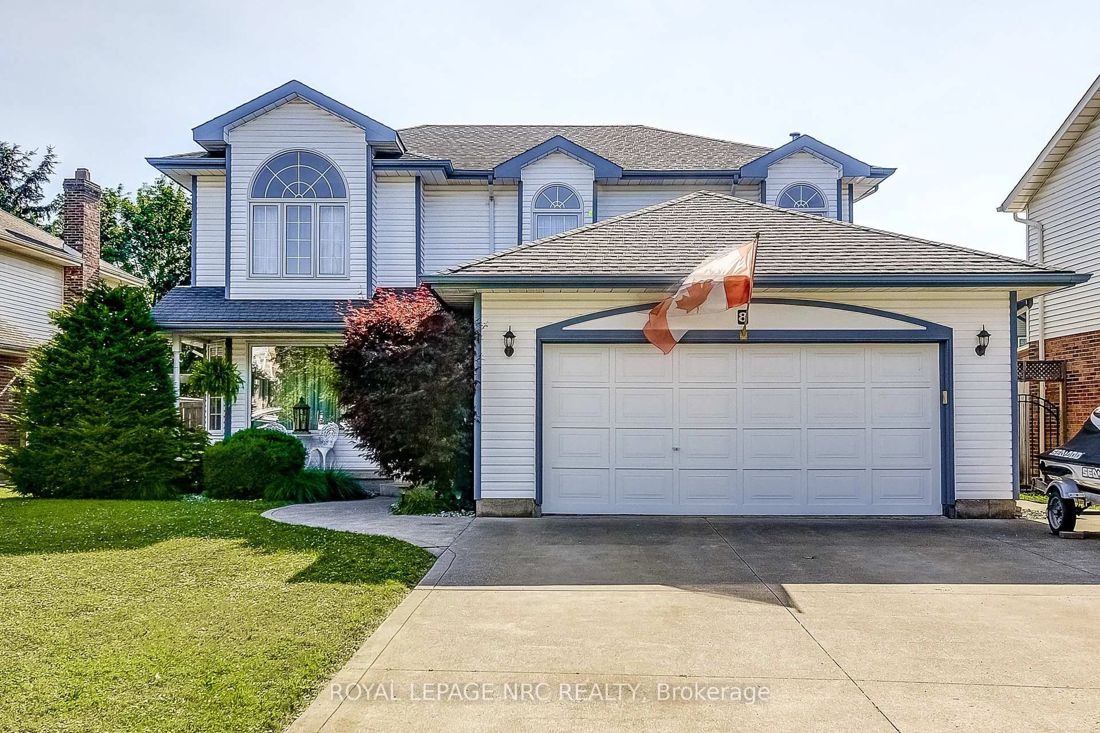 Home with vinyl exterior material, street for 8 Hearth Crt, Niagara-on-the-Lake Ontario L0S 1J0