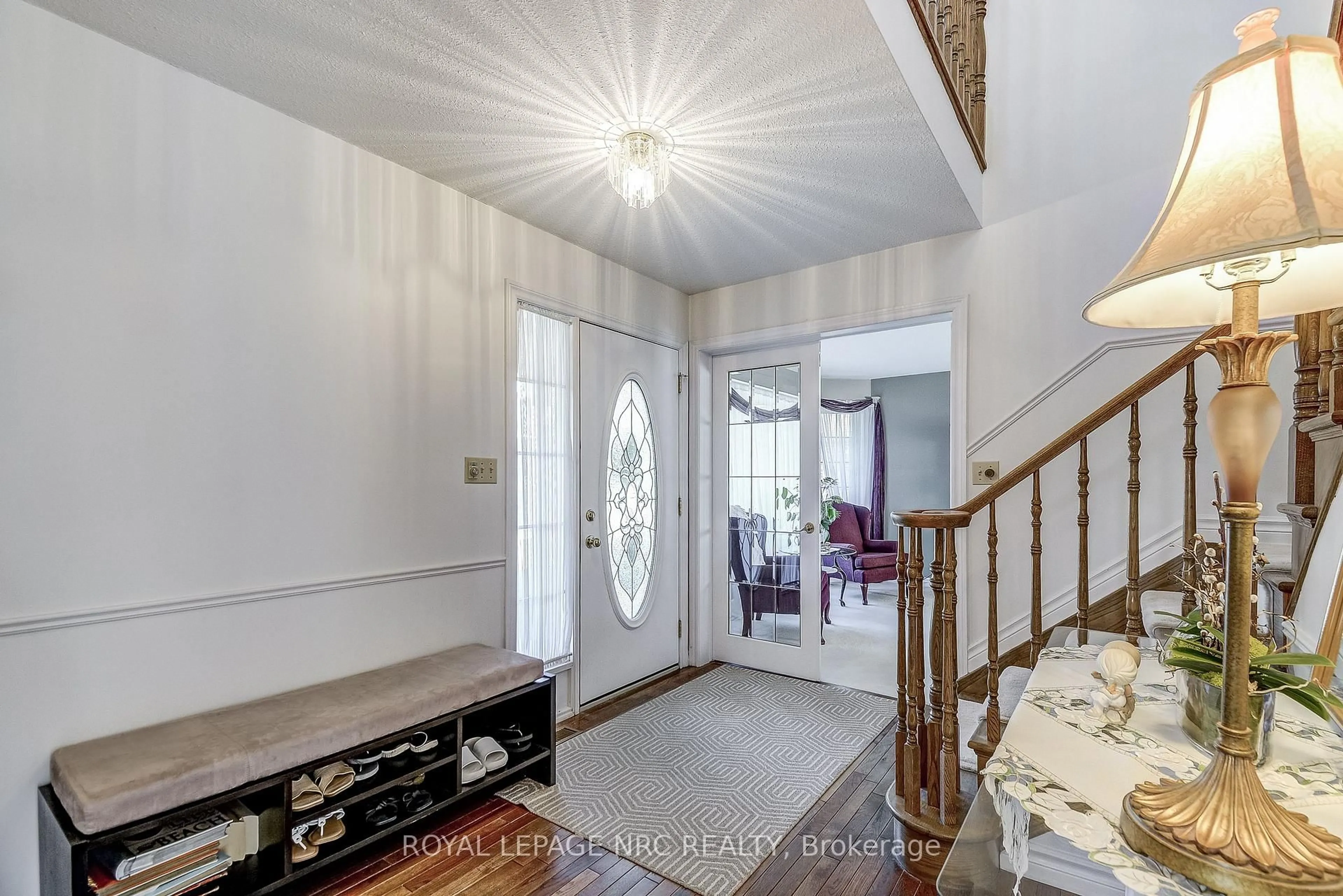 Indoor foyer for 8 Hearth Crt, Niagara-on-the-Lake Ontario L0S 1J0