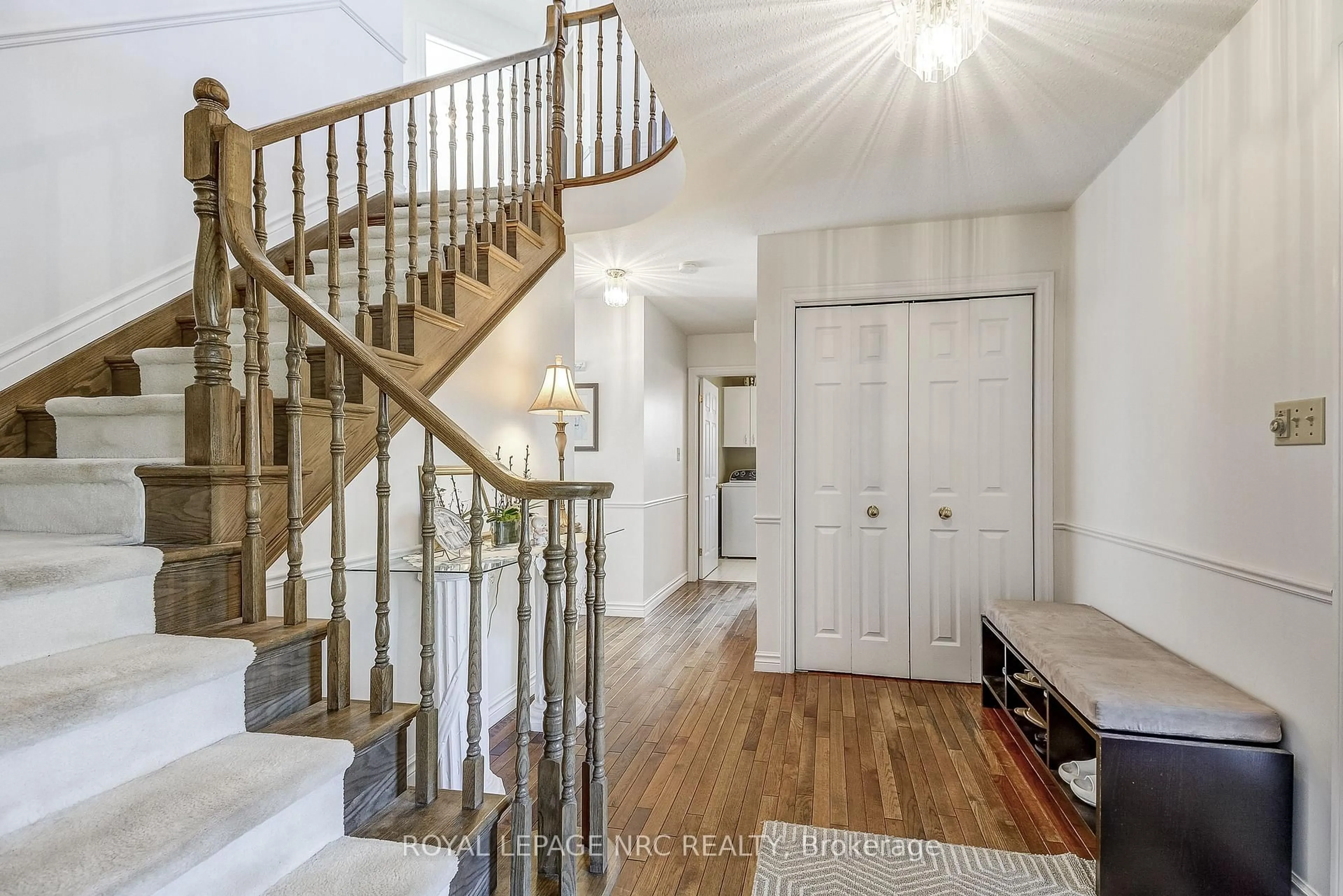 Indoor entryway for 8 Hearth Crt, Niagara-on-the-Lake Ontario L0S 1J0
