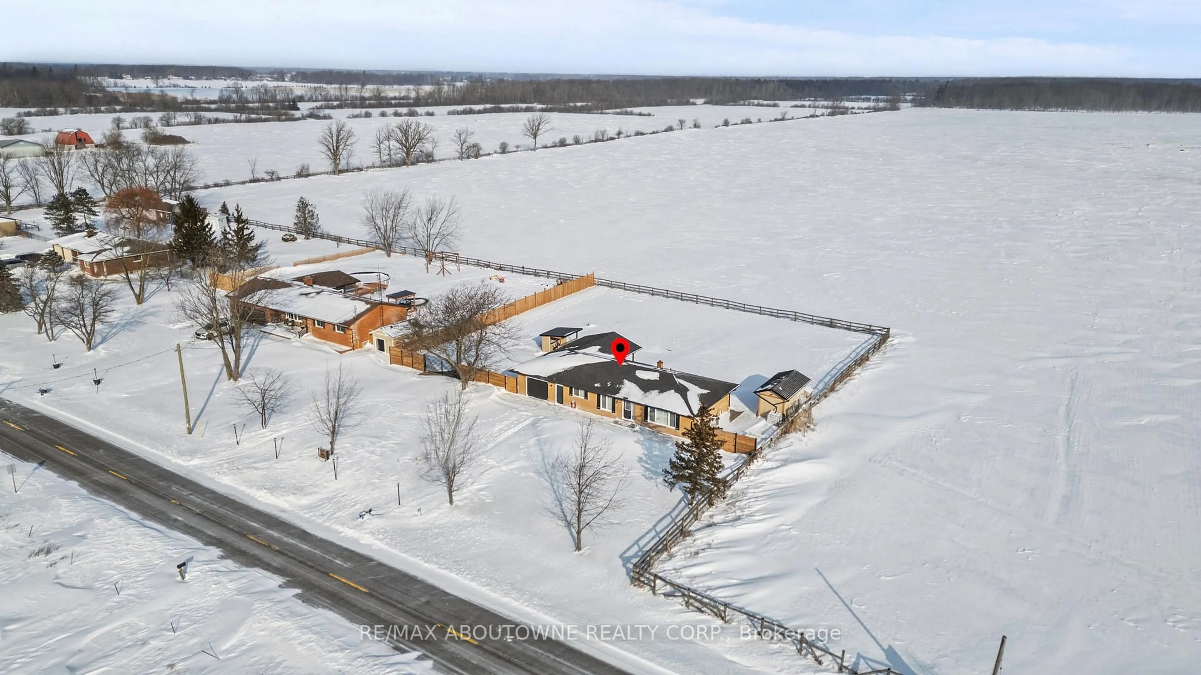 A pic from outside/outdoor area/front of a property/back of a property/a pic from drone, building for 214 Binbrook Rd, Hamilton Ontario L0R 1C0