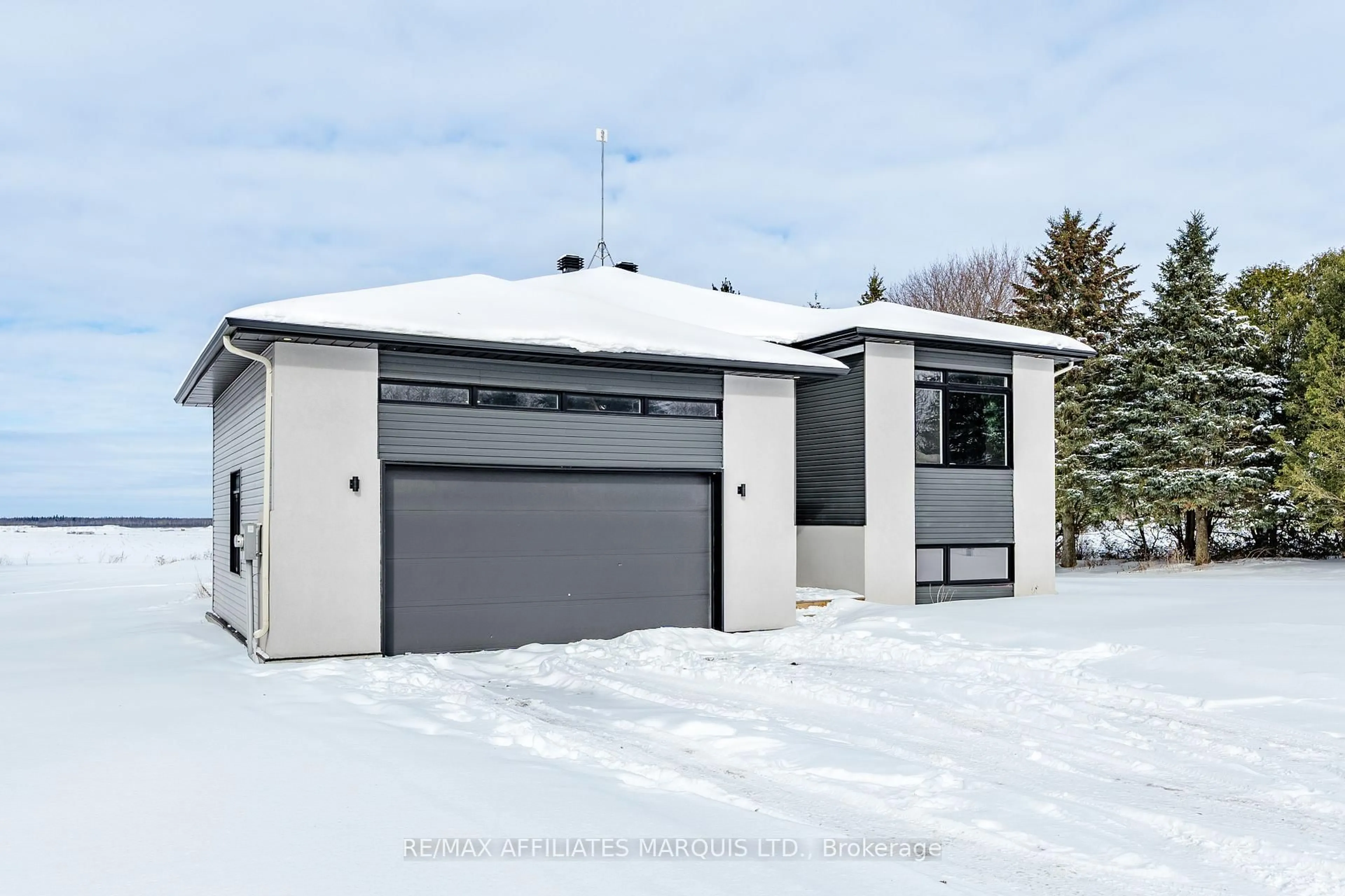 Home with vinyl exterior material, street for 16939 Eighth Rd, North Stormont Ontario K0C 1W0
