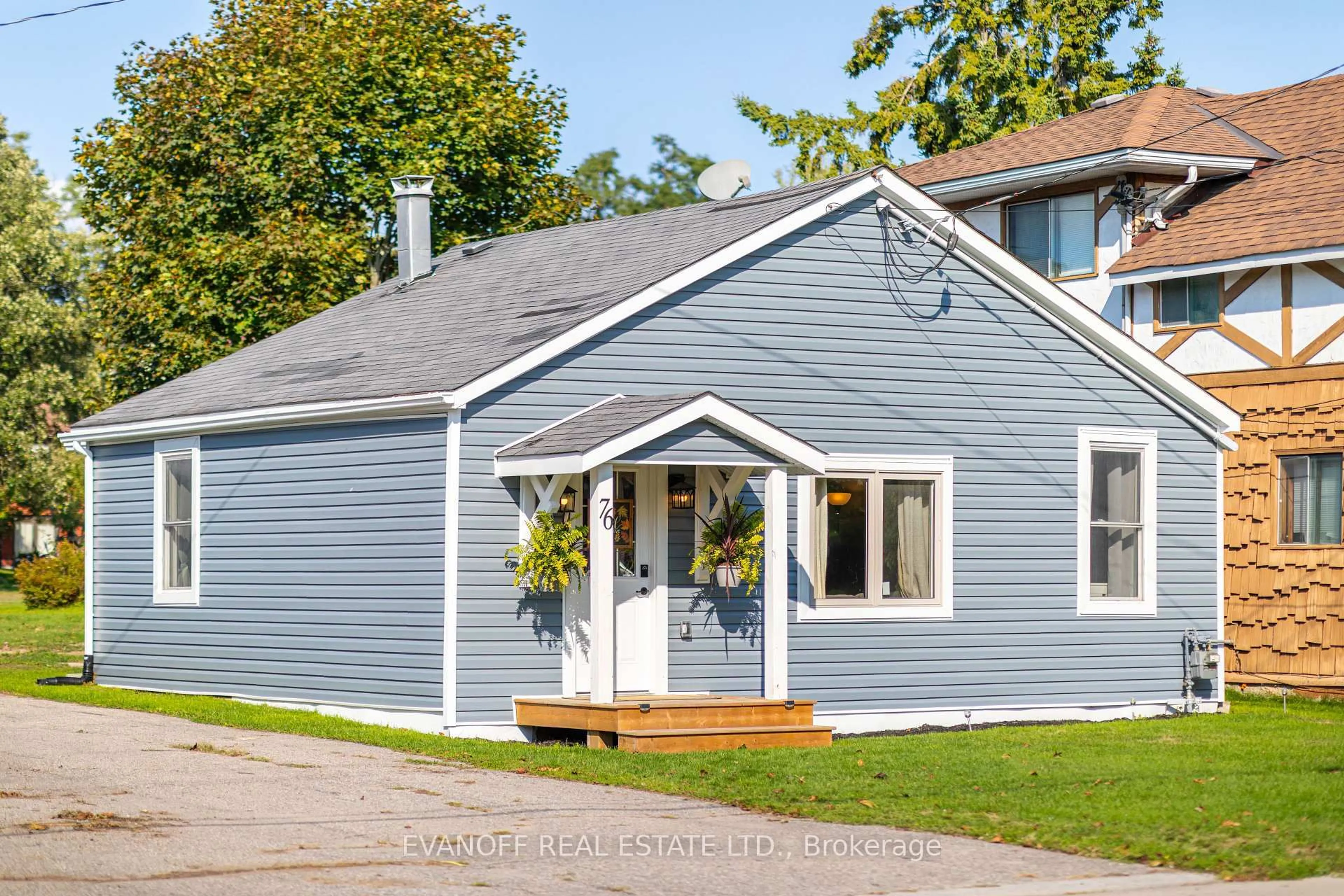 Home with vinyl exterior material, street for 76 Bond St, Kawartha Lakes Ontario K0M 1N0