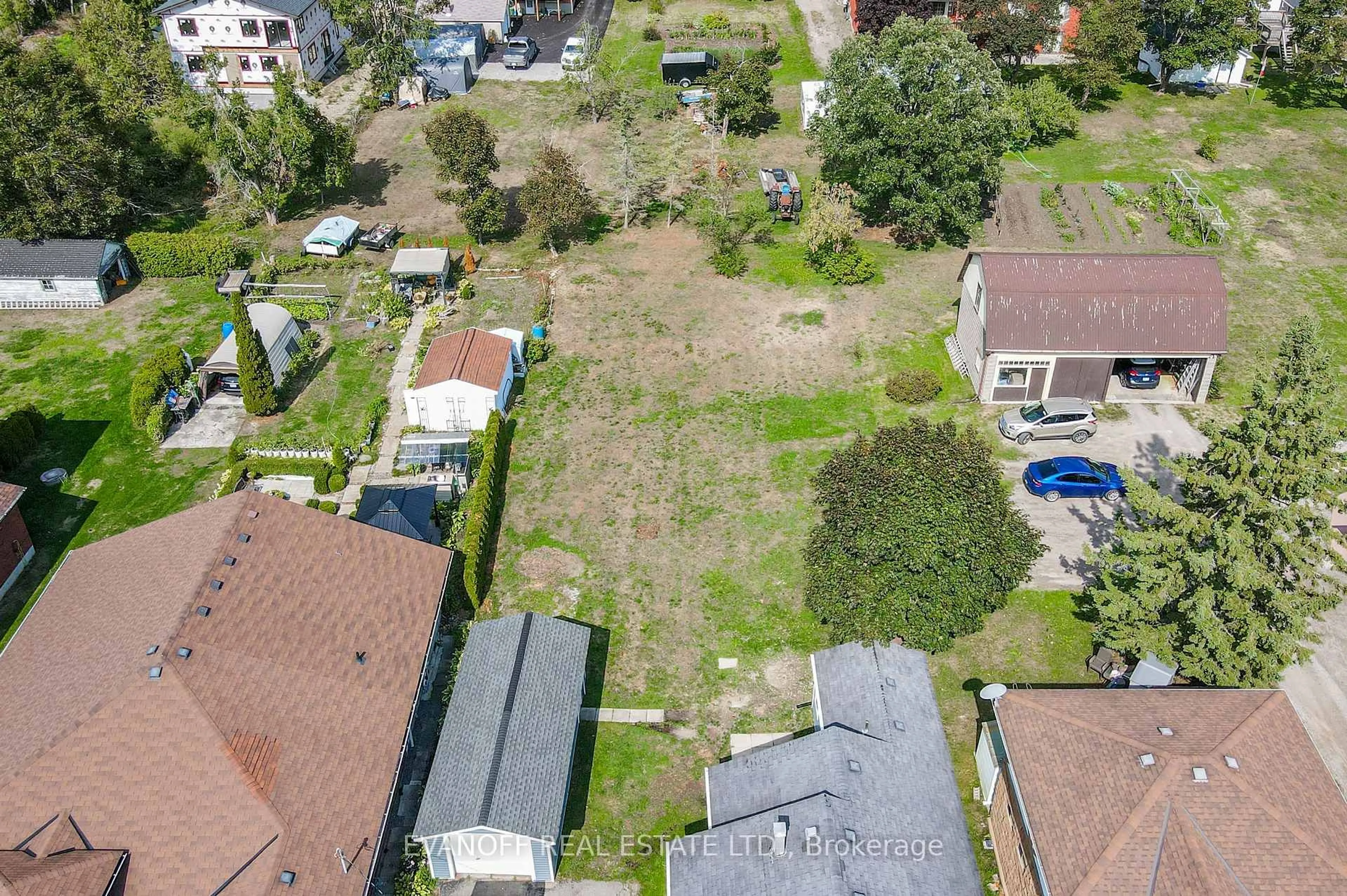 A pic from outside/outdoor area/front of a property/back of a property/a pic from drone, street for 76 Bond St, Kawartha Lakes Ontario K0M 1N0