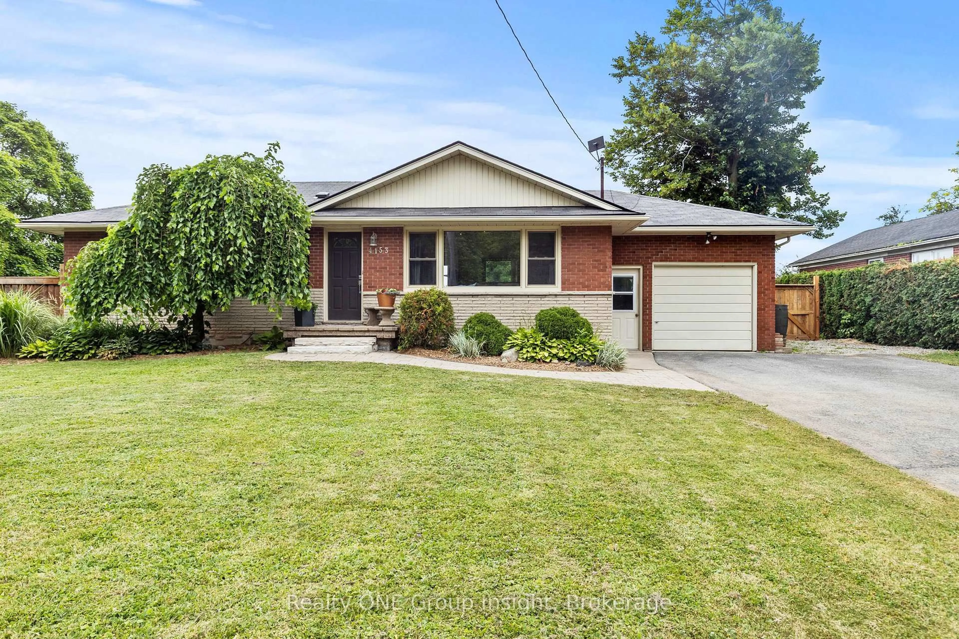 Home with brick exterior material, street for 4153 Aberdeen Rd, Lincoln Ontario L0R 1B6