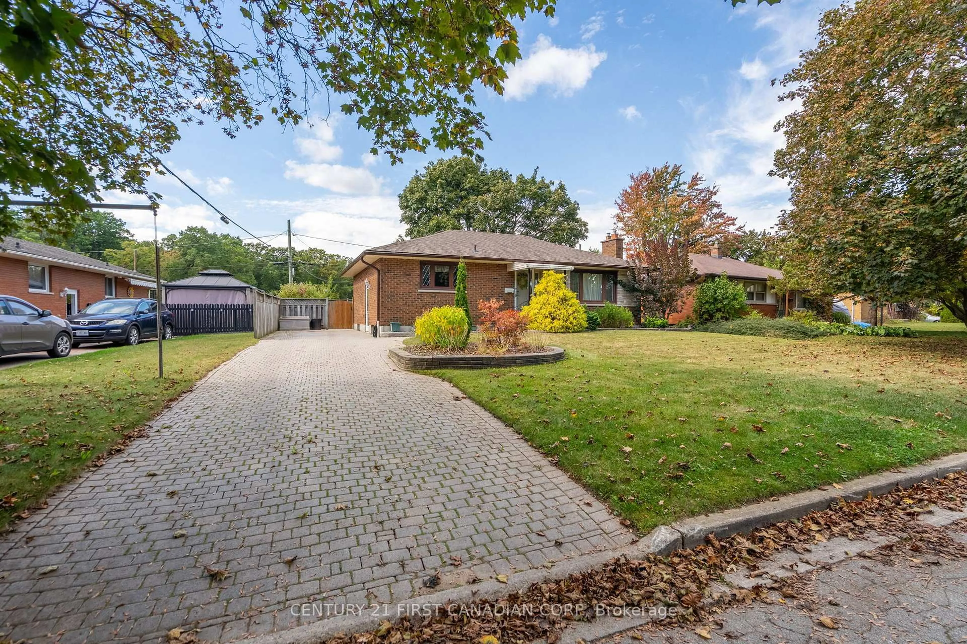 A pic from outside/outdoor area/front of a property/back of a property/a pic from drone, street for 54 Algonquin Cres, London East Ontario N5W 1N4