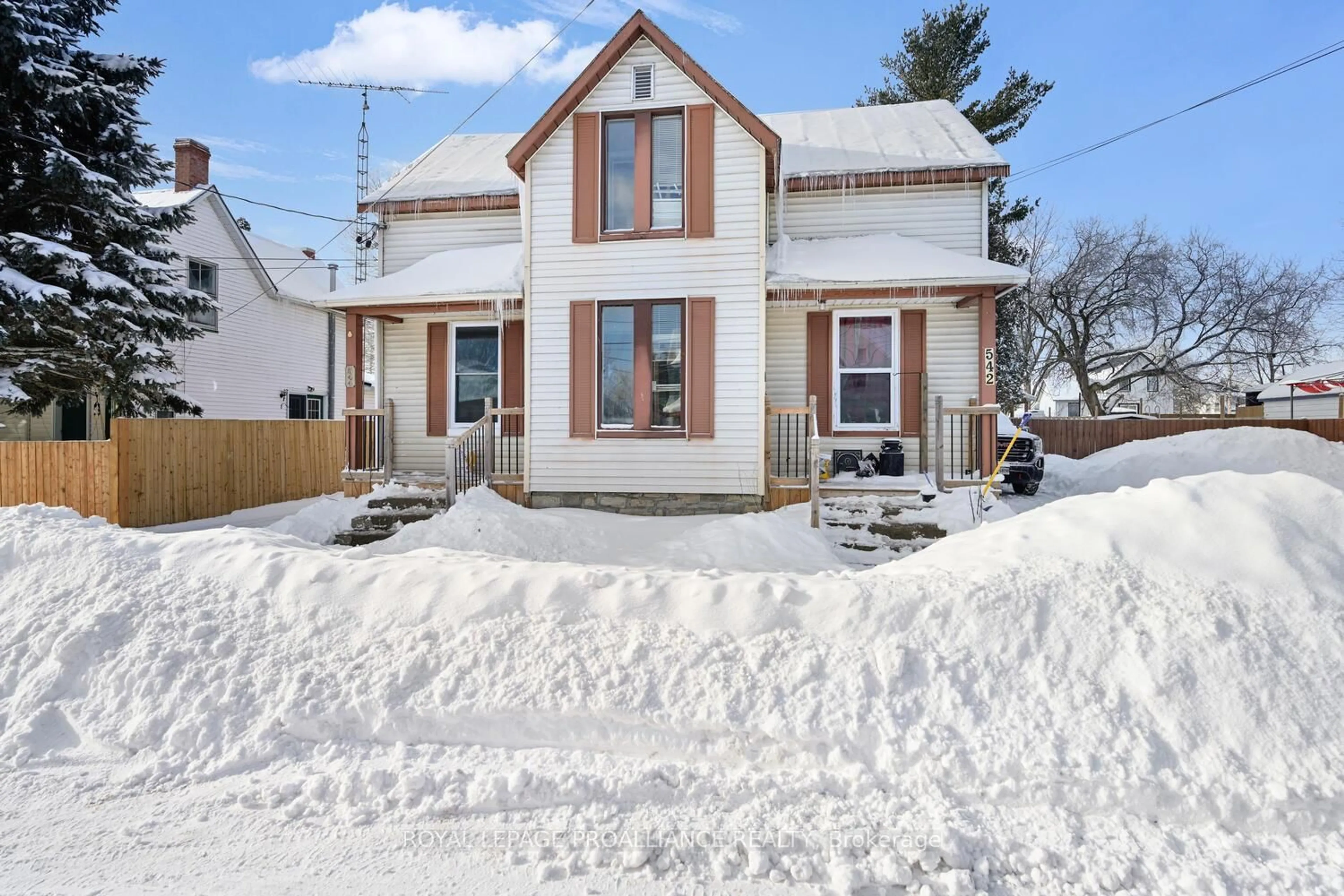 Unknown for 542-544 Middle St, Edwardsburgh/Cardinal Ontario K0E 1E0