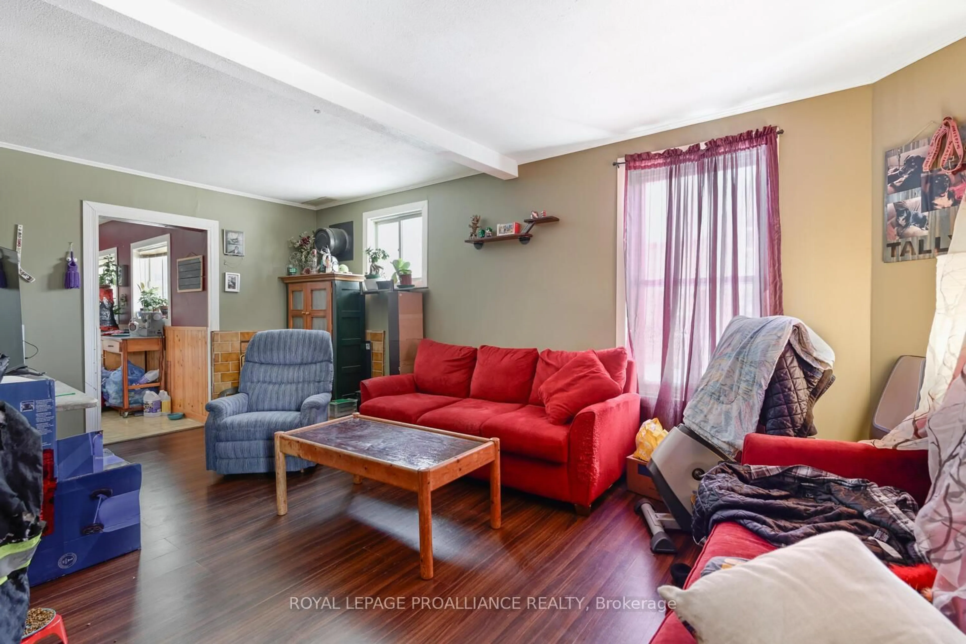 Living room with furniture, unknown for 542-544 Middle St, Edwardsburgh/Cardinal Ontario K0E 1E0
