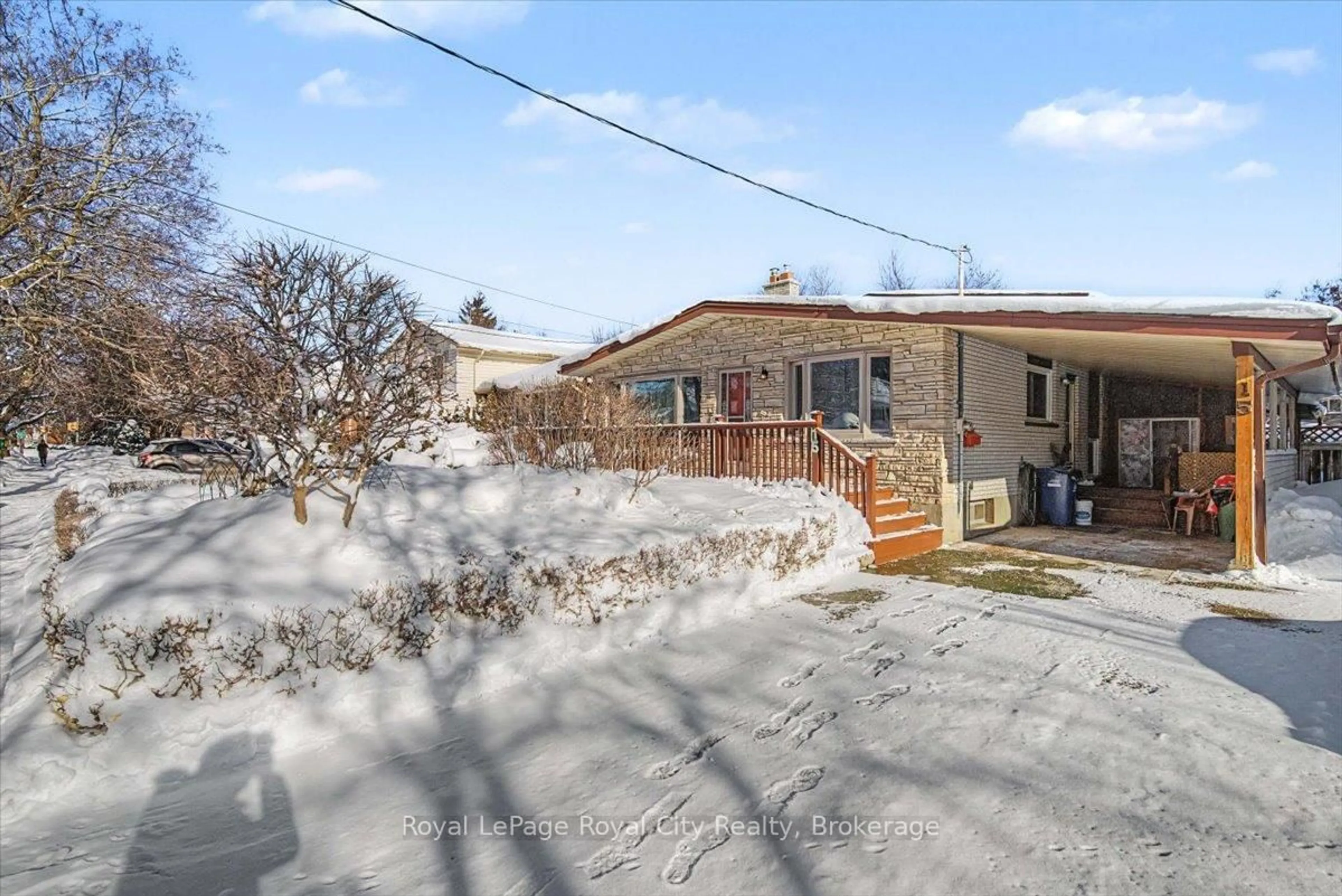 A pic from outside/outdoor area/front of a property/back of a property/a pic from drone, street for 15 Inverness Dr, Guelph Ontario N1E 3L7