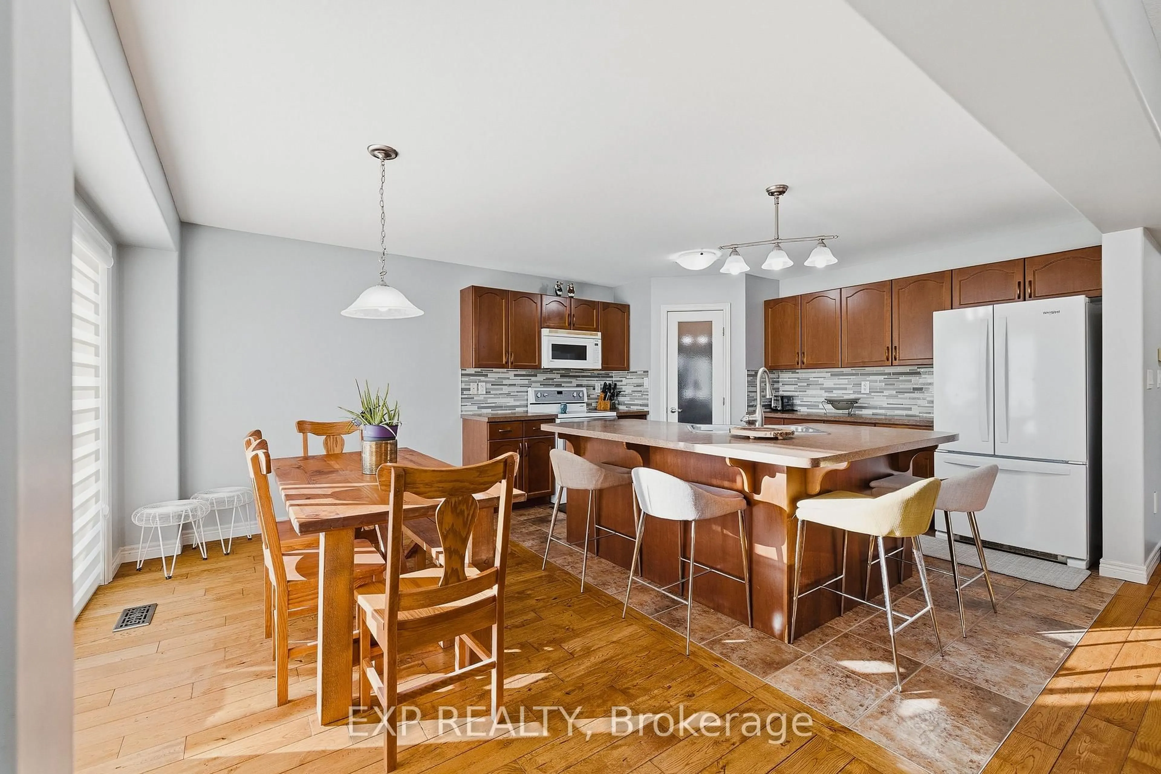 Open concept kitchen, unknown for 23 Doon Creek St, Kitchener Ontario N2R 0B4