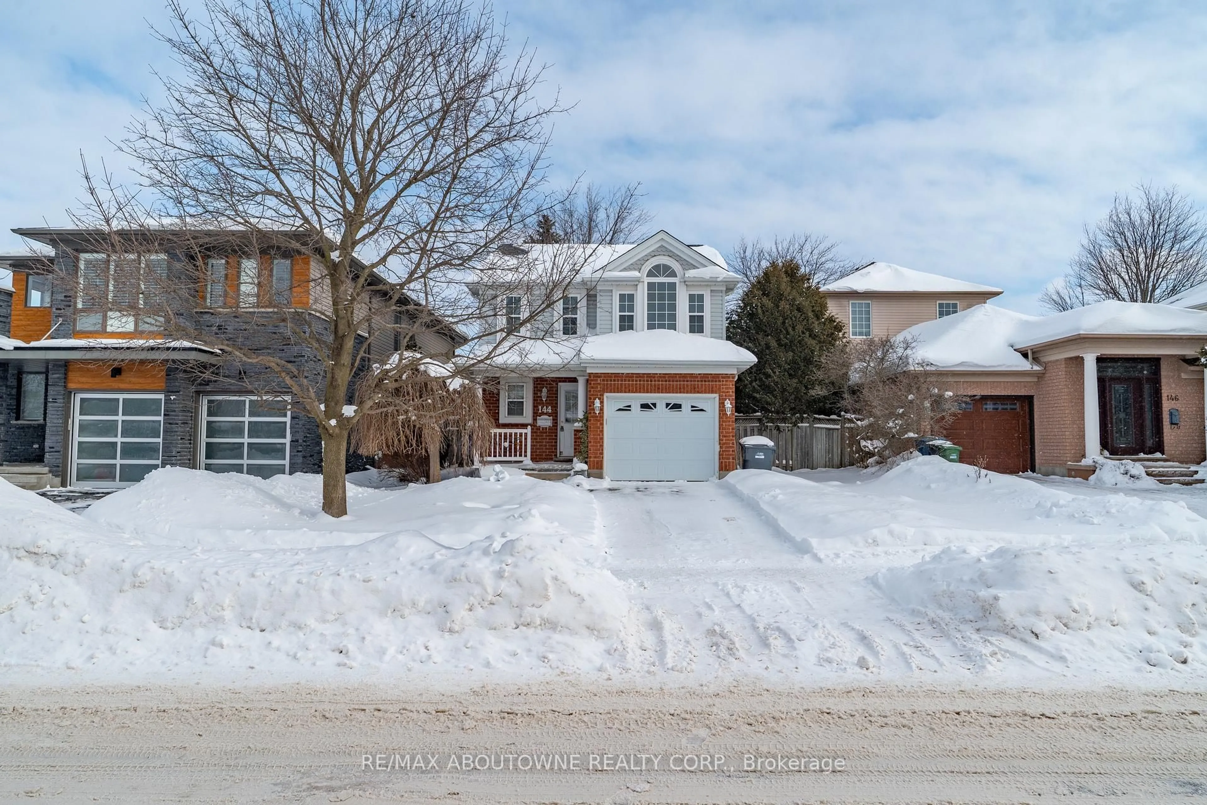 A pic from outside/outdoor area/front of a property/back of a property/a pic from drone, street for 144 Rickson Ave, Guelph Ontario N1G 4Y3