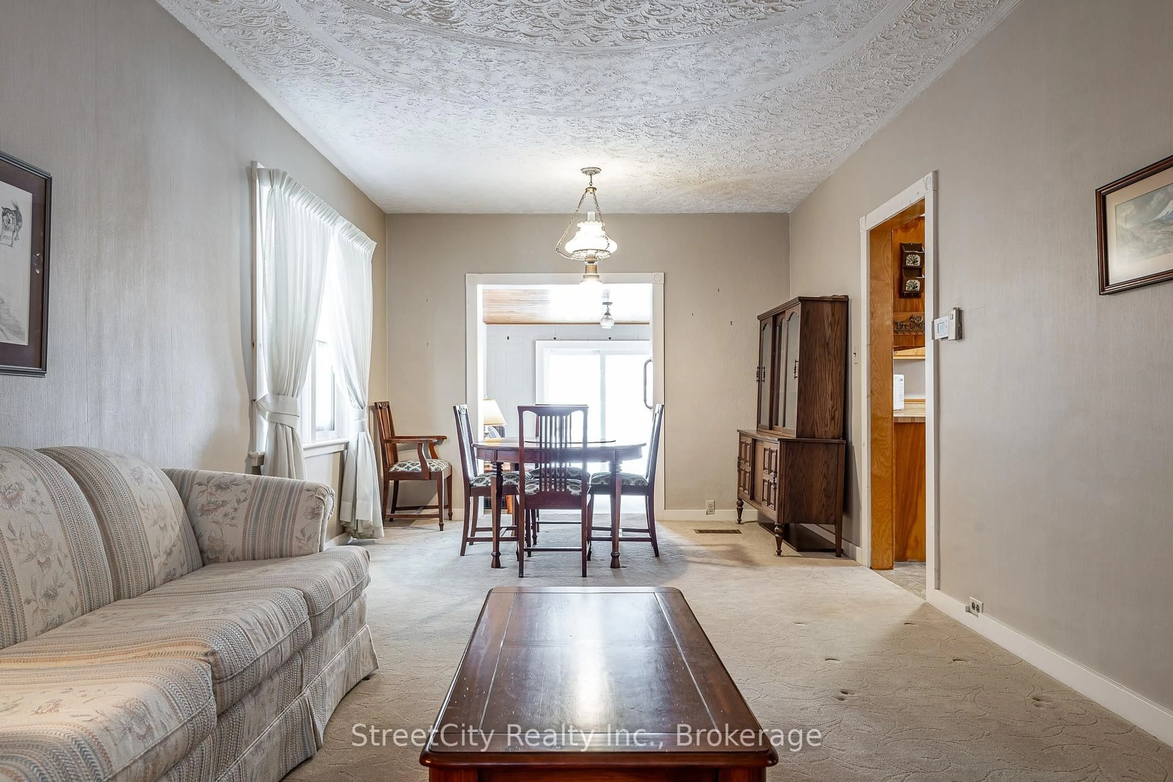 Unknown for 16 Youngs St, Stratford Ontario N5A 1J6