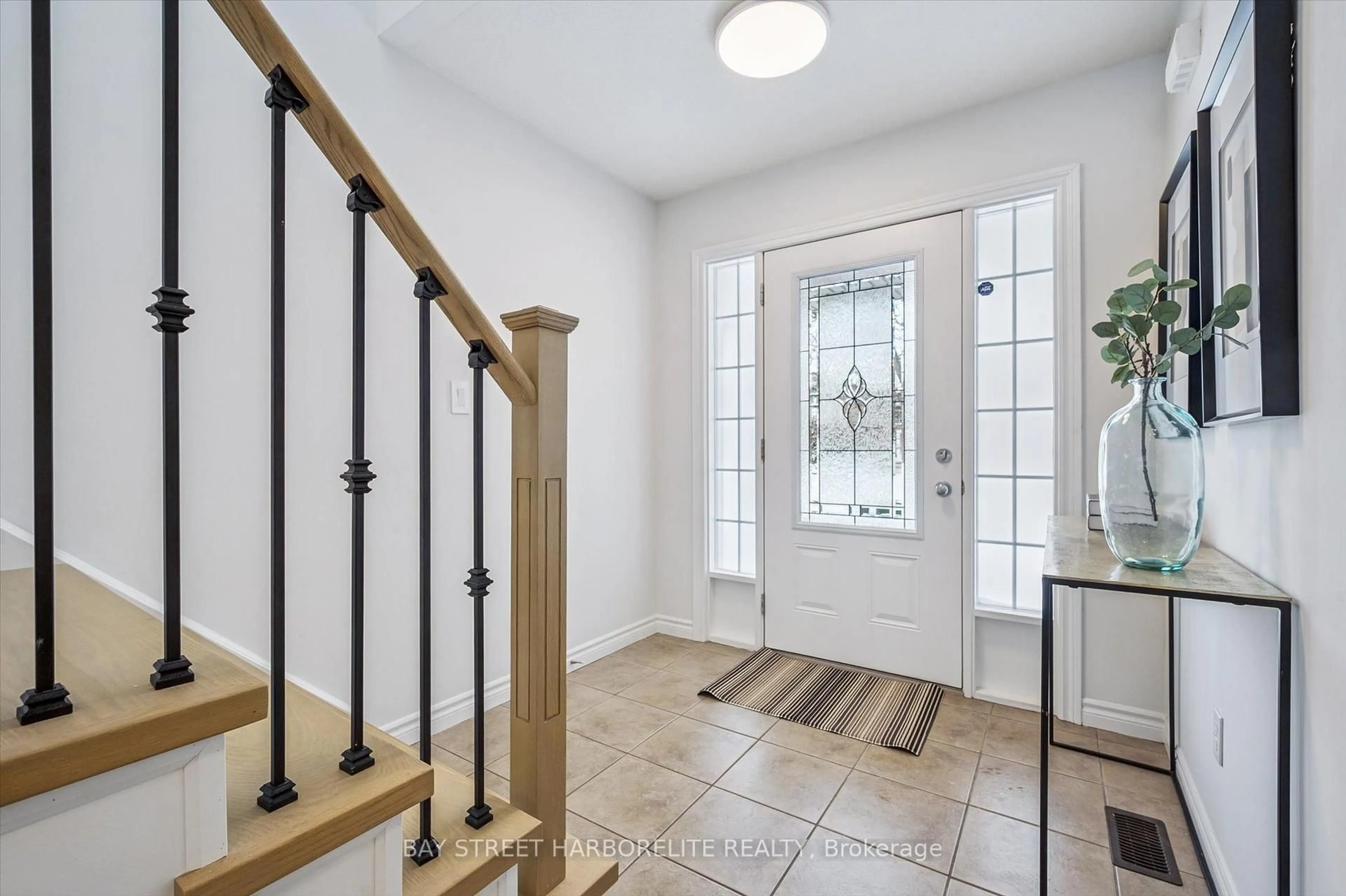 Indoor entryway for 128 CLOUGH Cres, Guelph Ontario N1L 0E4