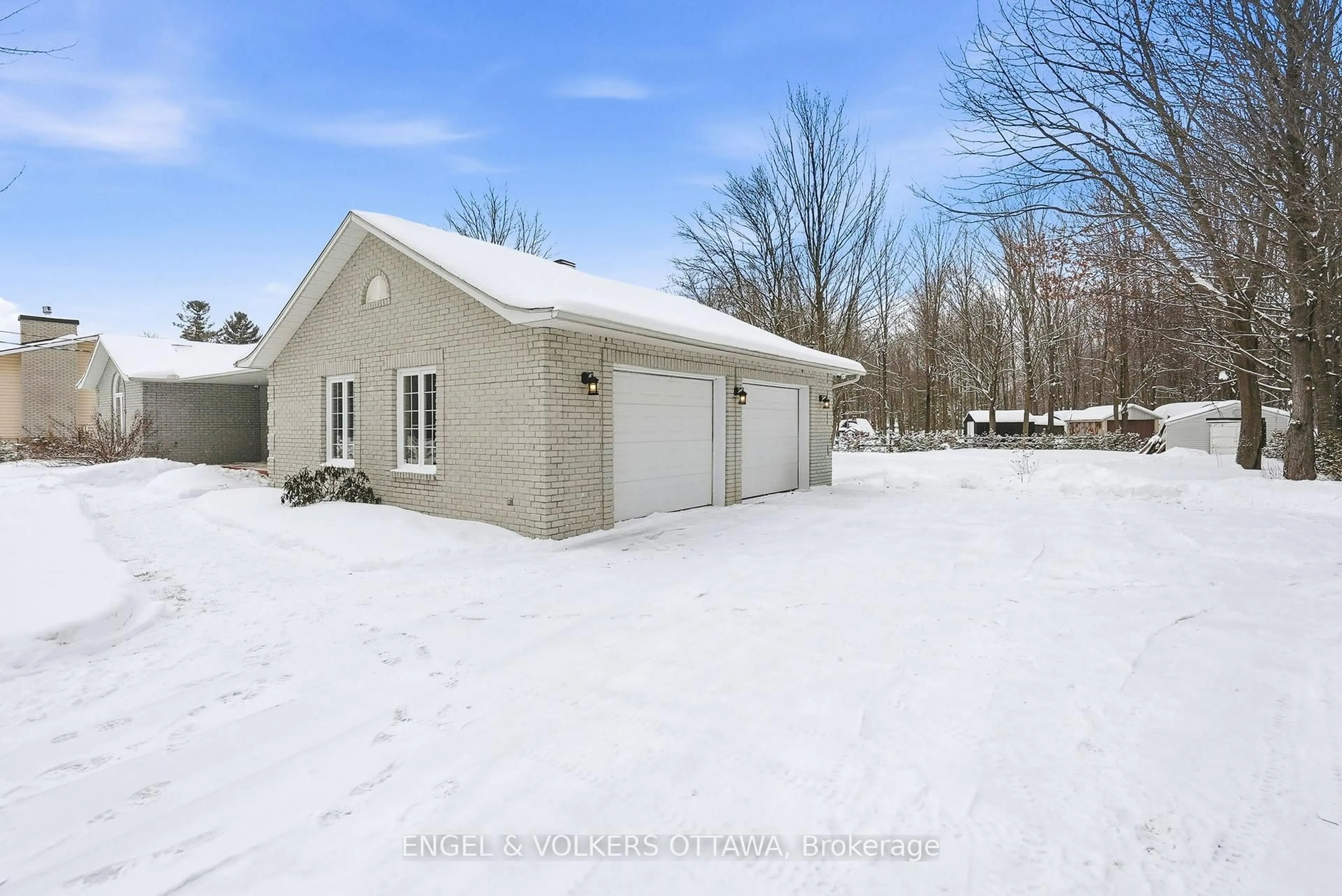 Indoor garage for 17 Jean-Paul Rd, The Nation Ontario K0A 1M0
